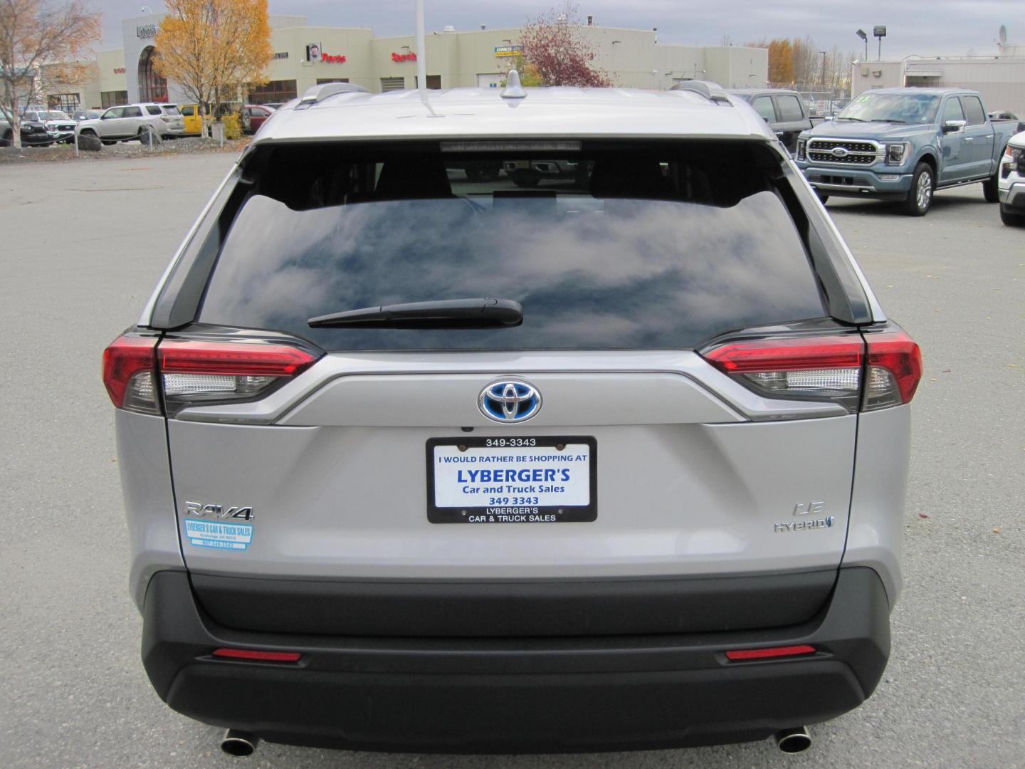 2022 silver /gray Toyota RAV4 Hybrid LE (4T3MWRFV7NU) with an 2.5L L4 DOHC 16V HYBRID engine, CVT transmission, located at 9530 Old Seward Highway, Anchorage, AK, 99515, (907) 349-3343, 61.134140, -149.865570 - Nice 2022 Toyota Rav4 Hybrid LE come take a test drive. - Photo#5