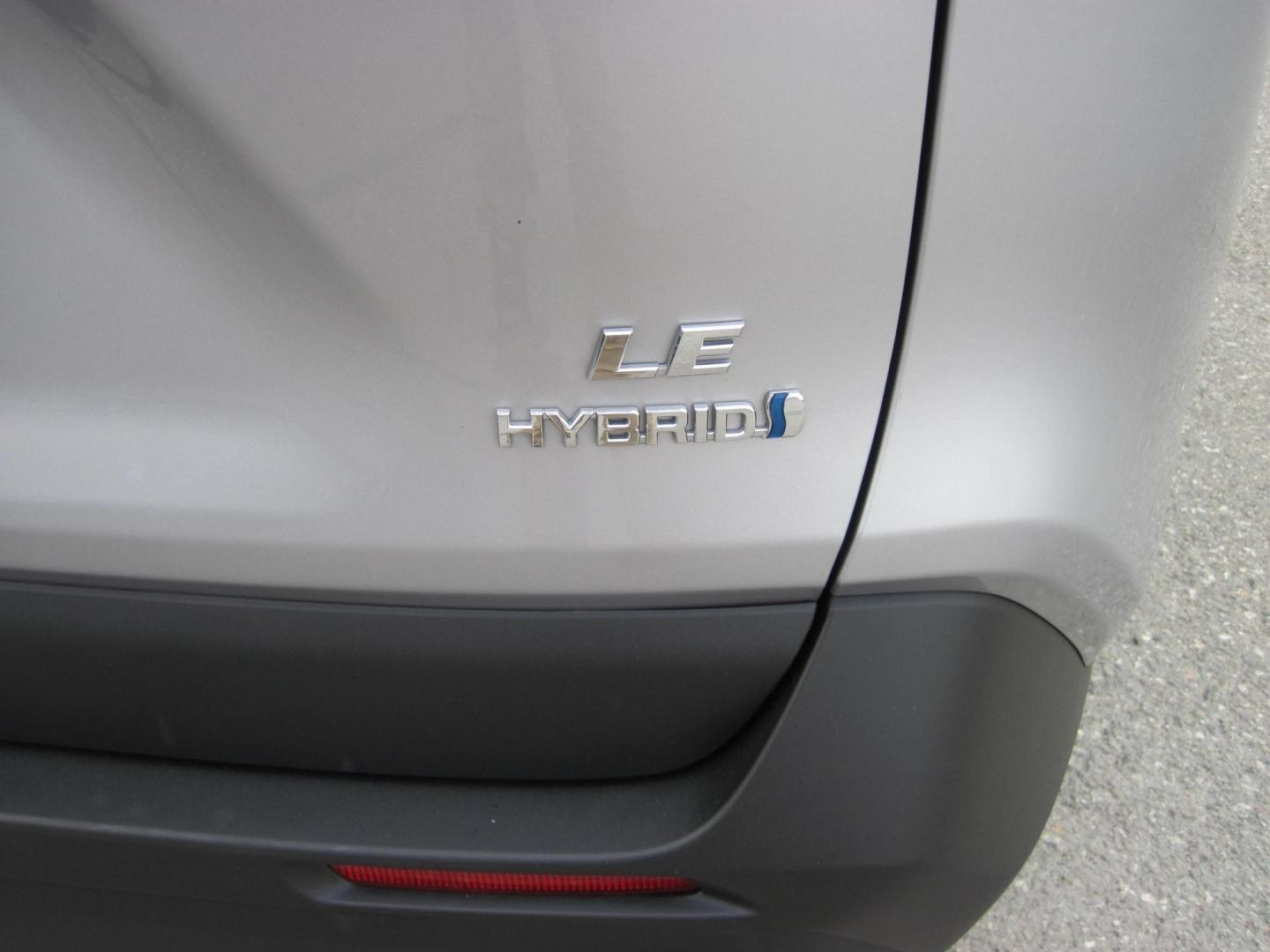 2022 silver /gray Toyota RAV4 Hybrid LE (4T3MWRFV7NU) with an 2.5L L4 DOHC 16V HYBRID engine, CVT transmission, located at 9530 Old Seward Highway, Anchorage, AK, 99515, (907) 349-3343, 61.134140, -149.865570 - Nice 2022 Toyota Rav4 Hybrid LE come take a test drive. - Photo#6
