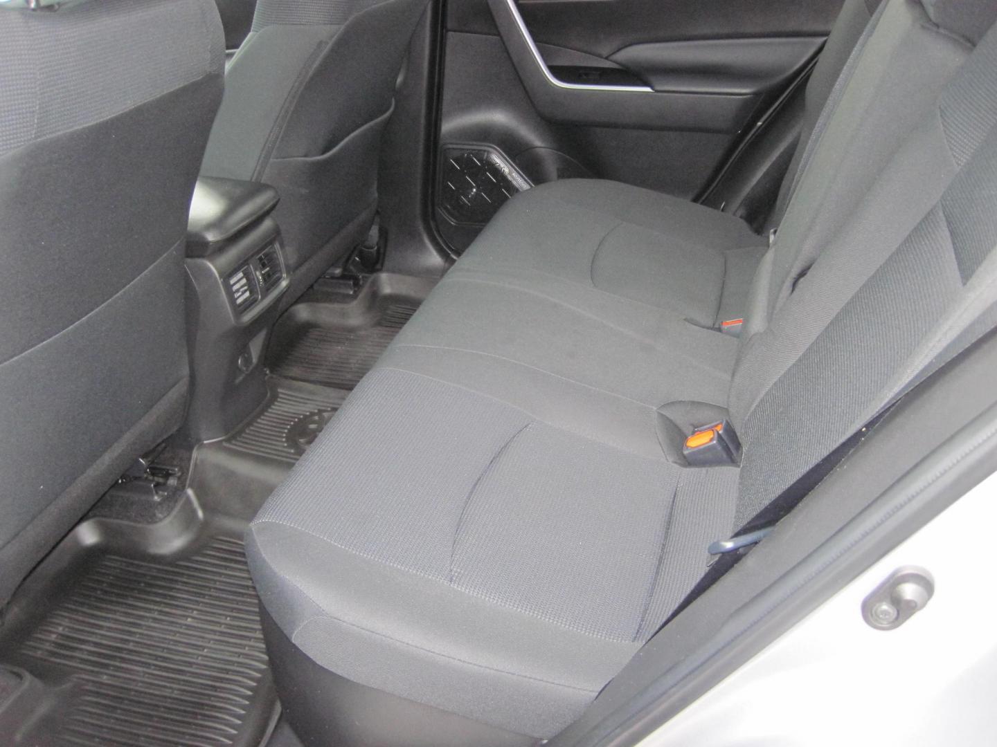 2022 silver /gray Toyota RAV4 Hybrid LE (4T3MWRFV7NU) with an 2.5L L4 DOHC 16V HYBRID engine, CVT transmission, located at 9530 Old Seward Highway, Anchorage, AK, 99515, (907) 349-3343, 61.134140, -149.865570 - Nice 2022 Toyota Rav4 Hybrid LE come take a test drive. - Photo#8