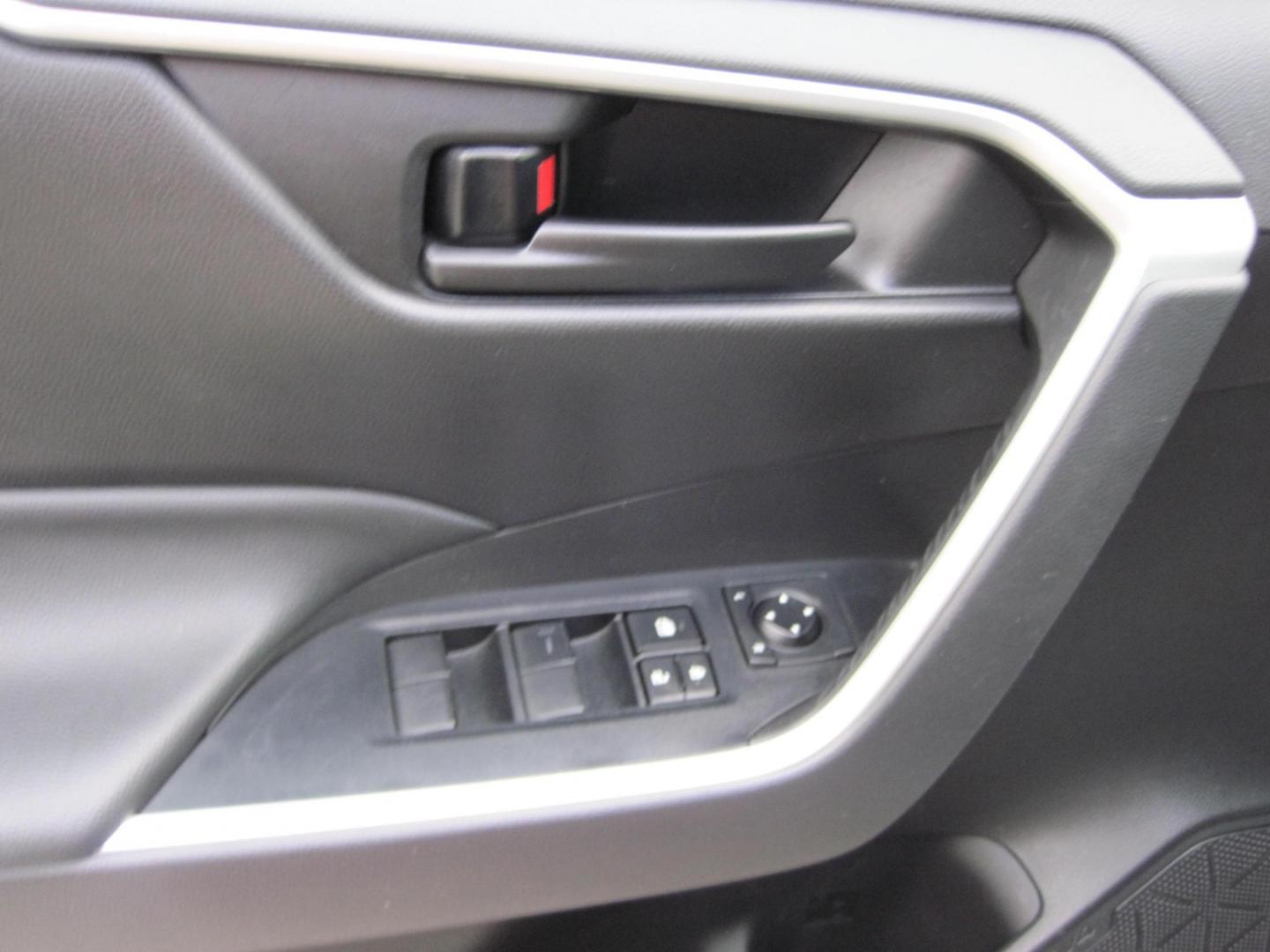 2022 silver /gray Toyota RAV4 Hybrid LE (4T3MWRFV7NU) with an 2.5L L4 DOHC 16V HYBRID engine, CVT transmission, located at 9530 Old Seward Highway, Anchorage, AK, 99515, (907) 349-3343, 61.134140, -149.865570 - Nice 2022 Toyota Rav4 Hybrid LE come take a test drive. - Photo#10