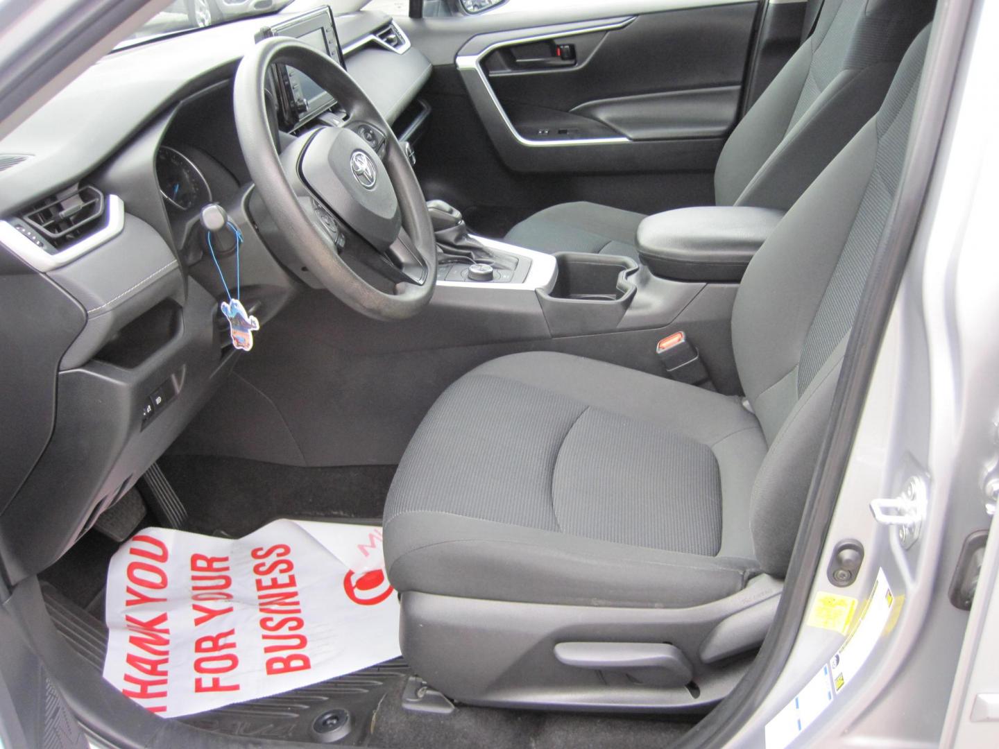 2022 silver /gray Toyota RAV4 Hybrid LE (4T3MWRFV7NU) with an 2.5L L4 DOHC 16V HYBRID engine, CVT transmission, located at 9530 Old Seward Highway, Anchorage, AK, 99515, (907) 349-3343, 61.134140, -149.865570 - Nice 2022 Toyota Rav4 Hybrid LE come take a test drive. - Photo#11