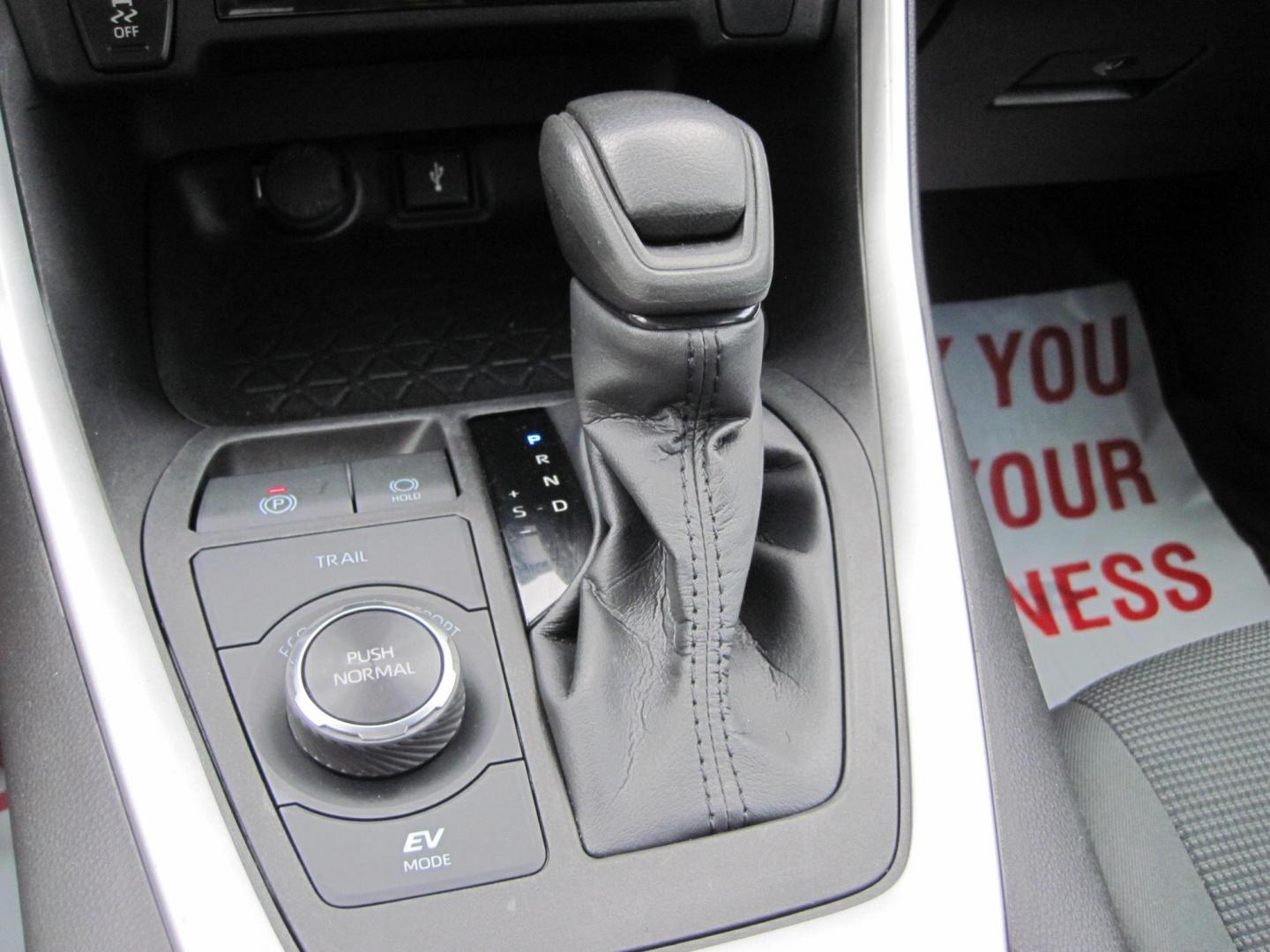 2022 silver /gray Toyota RAV4 Hybrid LE (4T3MWRFV7NU) with an 2.5L L4 DOHC 16V HYBRID engine, CVT transmission, located at 9530 Old Seward Highway, Anchorage, AK, 99515, (907) 349-3343, 61.134140, -149.865570 - Nice 2022 Toyota Rav4 Hybrid LE come take a test drive. - Photo#16