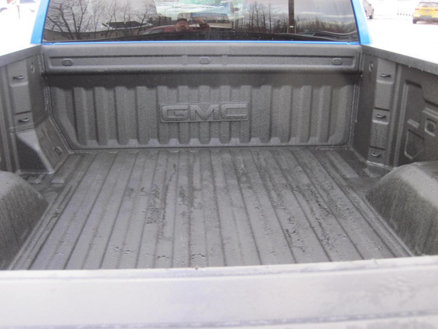 2023 blue /black GMC Sierra 1500 Elevation Crew Cab 4WD (3GTPUCEK9PG) with an 2.7L L4 DOHC 16V TURBO engine, 6A transmission, located at 9530 Old Seward Highway, Anchorage, AK, 99515, (907) 349-3343, 61.134140, -149.865570 - in transit - Photo#5