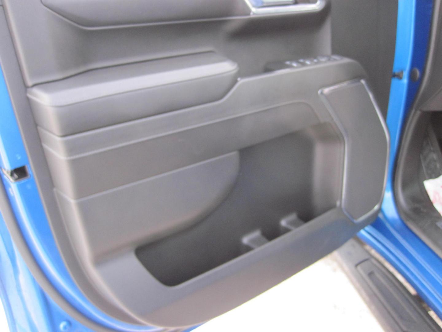 2023 blue /black GMC Sierra 1500 Elevation Crew Cab 4WD (3GTPUCEK9PG) with an 2.7L L4 DOHC 16V TURBO engine, 6A transmission, located at 9530 Old Seward Highway, Anchorage, AK, 99515, (907) 349-3343, 61.134140, -149.865570 - in transit - Photo#10