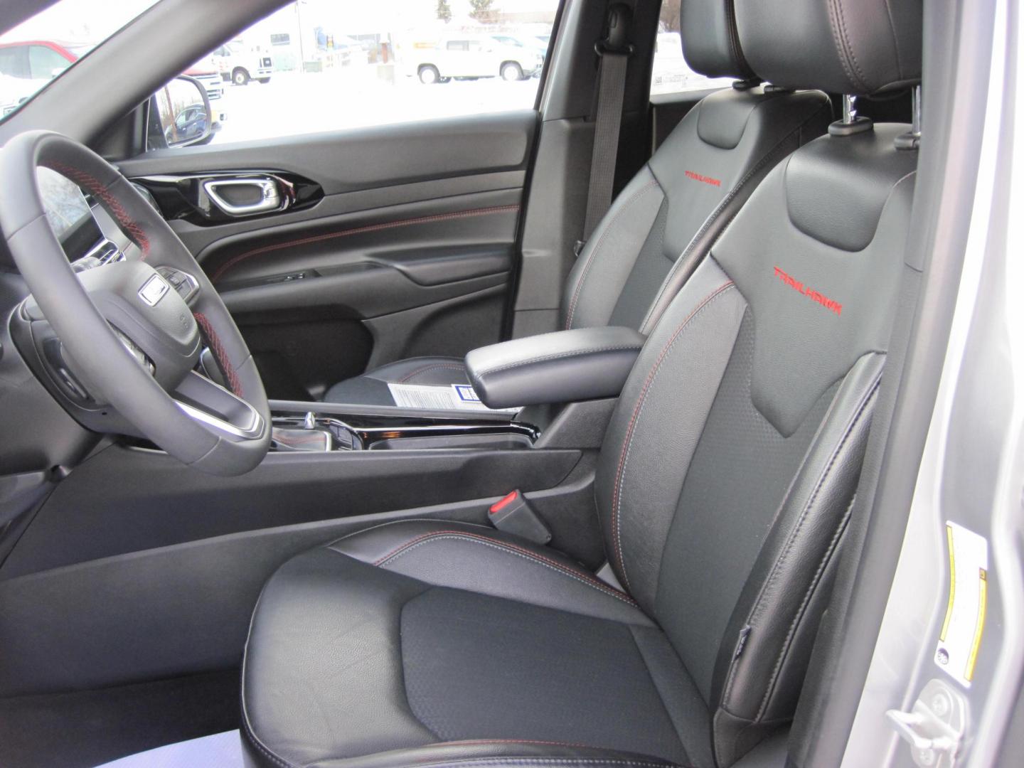 2023 silver /black Jeep Compass Trailhawk 4WD (3C4NJDDN7PT) with an 2.0L L4 DOHC 16V TURBO engine, 9A transmission, located at 9530 Old Seward Highway, Anchorage, AK, 99515, (907) 349-3343, 61.134140, -149.865570 - Nice Jeep Compass Trailhawk come take a test drive - Photo#11