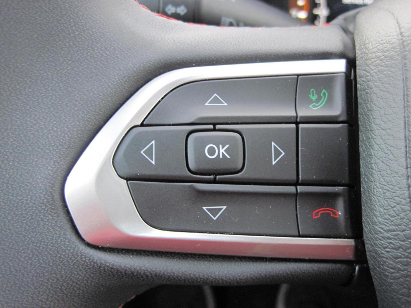 2023 silver /black Jeep Compass Trailhawk 4WD (3C4NJDDN7PT) with an 2.0L L4 DOHC 16V TURBO engine, 9A transmission, located at 9530 Old Seward Highway, Anchorage, AK, 99515, (907) 349-3343, 61.134140, -149.865570 - Nice Jeep Compass Trailhawk come take a test drive - Photo#14