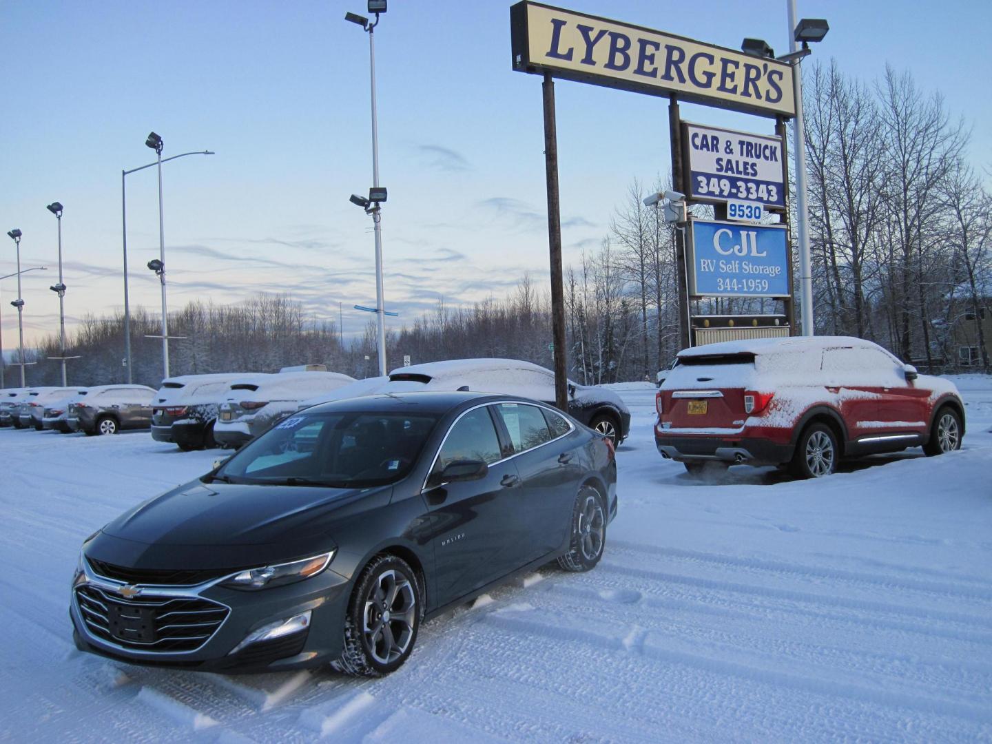 2020 blue /gray Chevrolet Malibu LT (1G1ZD5ST7LF) with an 1.5L L4 DOHC 16V engine, 6A transmission, located at 9530 Old Seward Highway, Anchorage, AK, 99515, (907) 349-3343, 61.134140, -149.865570 - Photo#1