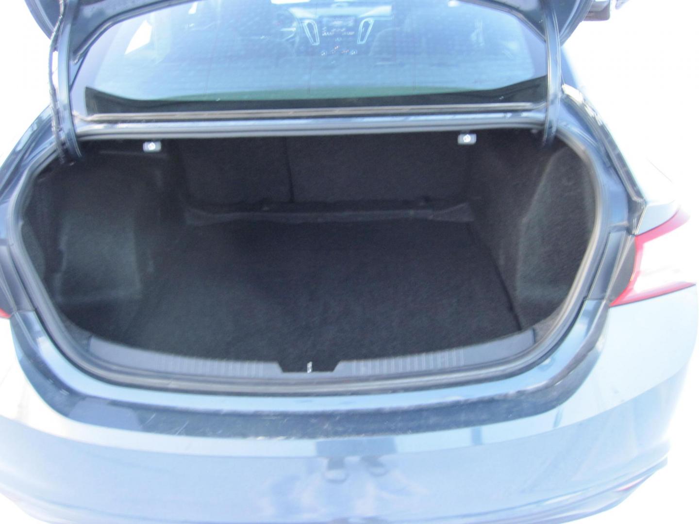 2020 blue /gray Chevrolet Malibu LT (1G1ZD5ST7LF) with an 1.5L L4 DOHC 16V engine, 6A transmission, located at 9530 Old Seward Highway, Anchorage, AK, 99515, (907) 349-3343, 61.134140, -149.865570 - Photo#6