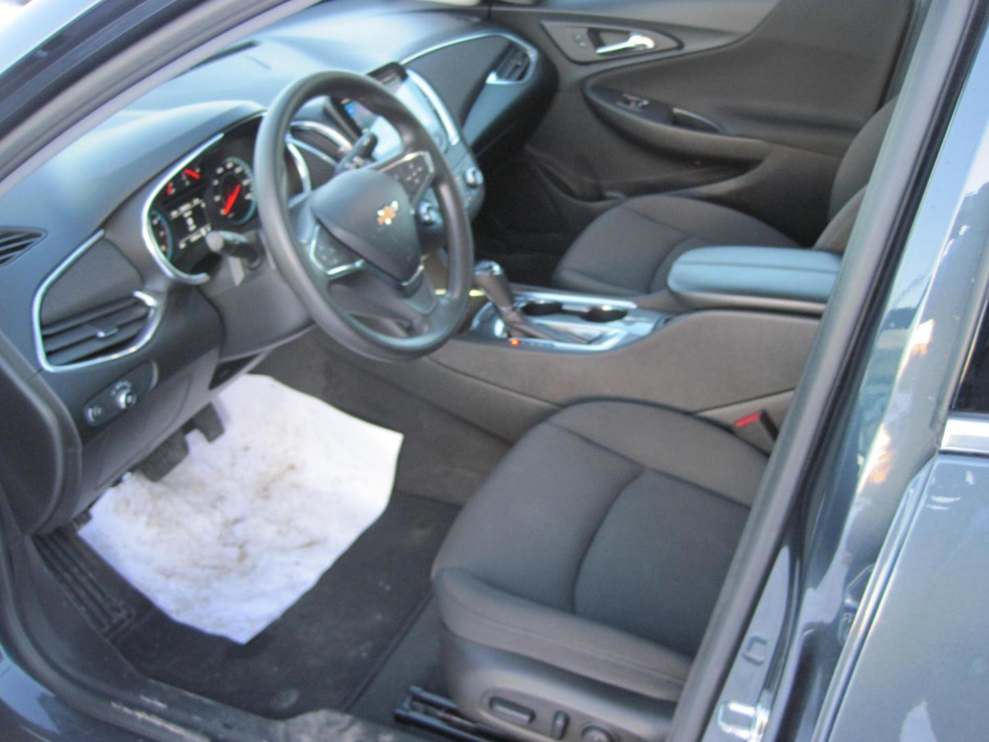 2020 blue /gray Chevrolet Malibu LT (1G1ZD5ST7LF) with an 1.5L L4 DOHC 16V engine, 6A transmission, located at 9530 Old Seward Highway, Anchorage, AK, 99515, (907) 349-3343, 61.134140, -149.865570 - Photo#8