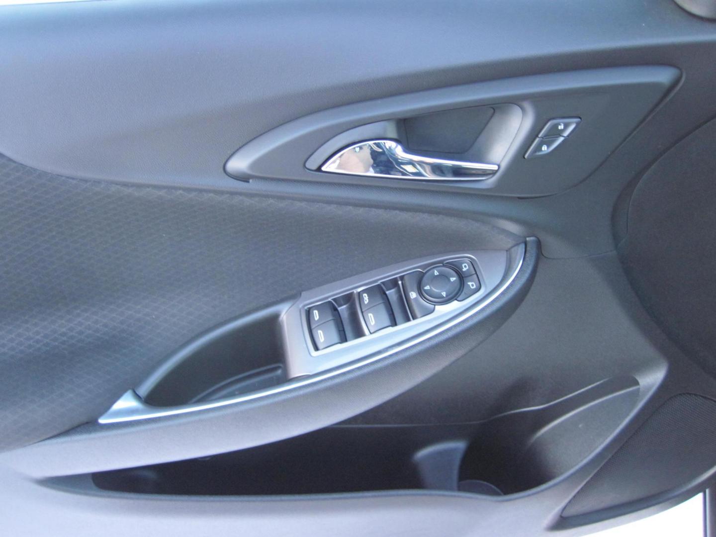 2020 blue /gray Chevrolet Malibu LT (1G1ZD5ST7LF) with an 1.5L L4 DOHC 16V engine, 6A transmission, located at 9530 Old Seward Highway, Anchorage, AK, 99515, (907) 349-3343, 61.134140, -149.865570 - Photo#9