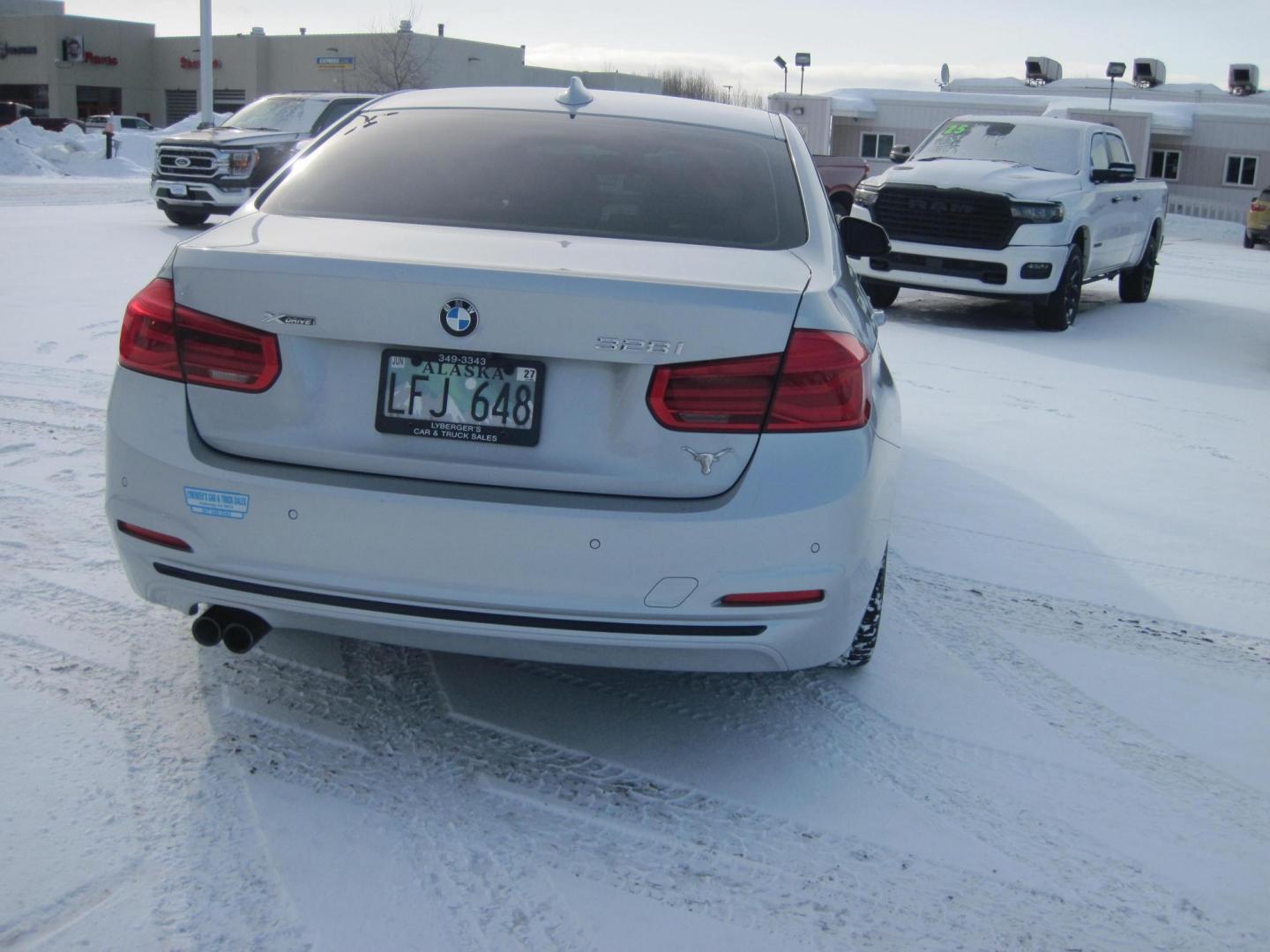 2016 silver /black BMW 3-Series 328i xDrive Sedan (WBA8E3G51GN) with an 2.0L L4 DOHC 16V engine, 8A transmission, located at 9530 Old Seward Highway, Anchorage, AK, 99515, (907) 349-3343, 61.134140, -149.865570 - Low miles and well maintained BMW 328I X Drive AWD come take a test drive. - Photo#4