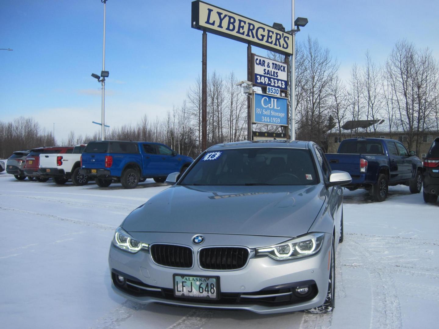 2016 silver /black BMW 3-Series 328i xDrive Sedan (WBA8E3G51GN) with an 2.0L L4 DOHC 16V engine, 8A transmission, located at 9530 Old Seward Highway, Anchorage, AK, 99515, (907) 349-3343, 61.134140, -149.865570 - Low miles and well maintained BMW 328I X Drive AWD come take a test drive. - Photo#2