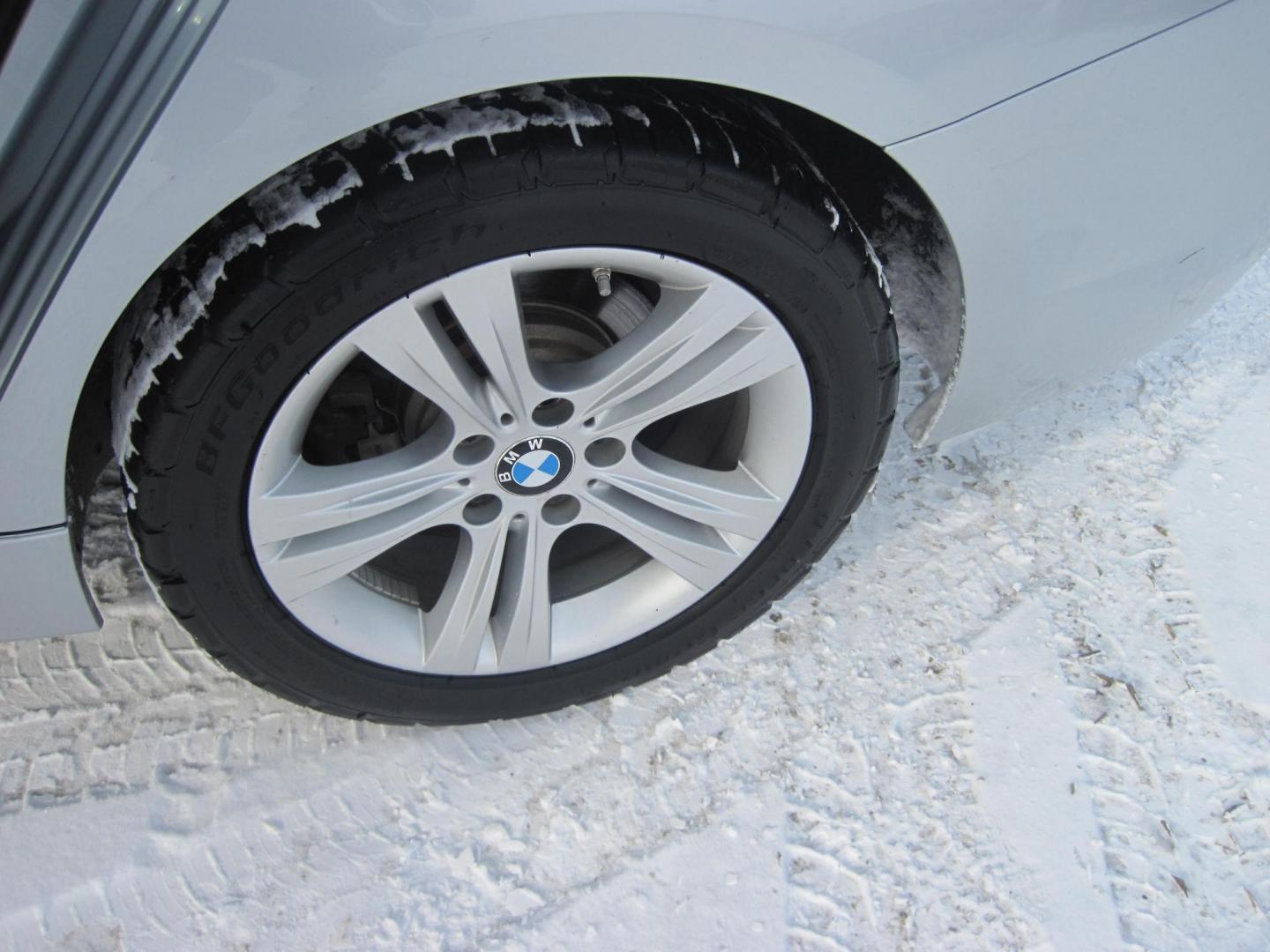 2016 silver /black BMW 3-Series 328i xDrive Sedan (WBA8E3G51GN) with an 2.0L L4 DOHC 16V engine, 8A transmission, located at 9530 Old Seward Highway, Anchorage, AK, 99515, (907) 349-3343, 61.134140, -149.865570 - Low miles and well maintained BMW 328I X Drive AWD come take a test drive. - Photo#6