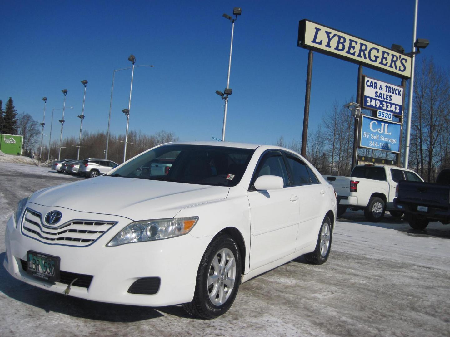 2011 white /black Toyota Camry LE (4T1BF3EK1BU) with an 2.5L L4 DOHC 16V engine, automatic transmission, located at 9530 Old Seward Highway, Anchorage, AK, 99515, (907) 349-3343, 61.134140, -149.865570 - Nice Toyota Camry LE come take a test drive - Photo#0