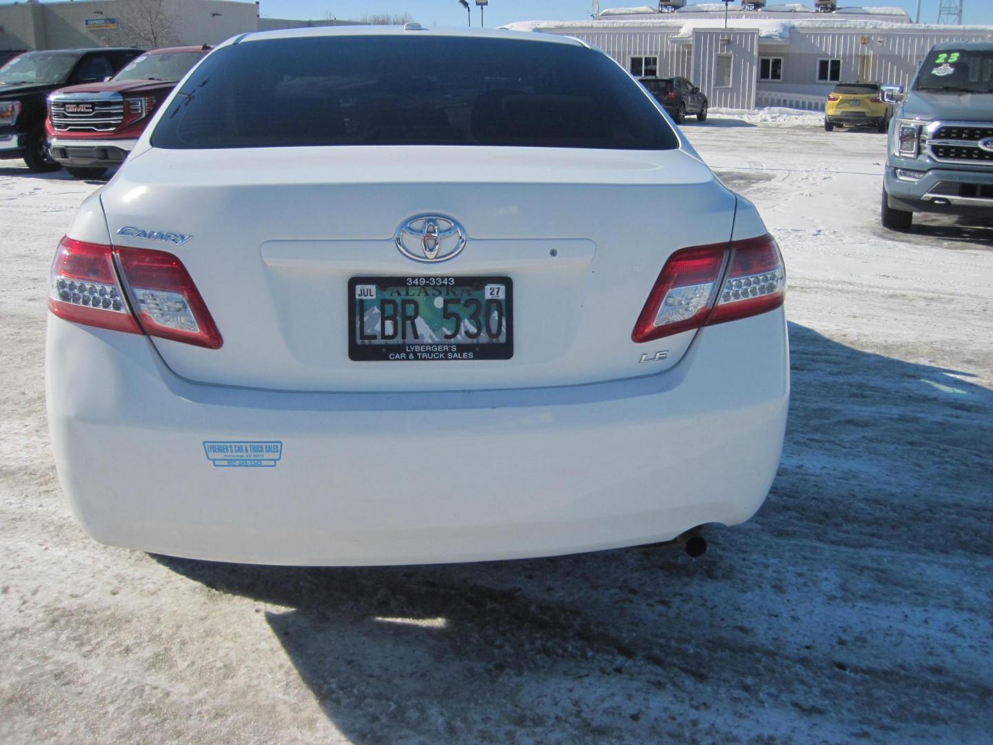 2011 white /black Toyota Camry LE (4T1BF3EK1BU) with an 2.5L L4 DOHC 16V engine, automatic transmission, located at 9530 Old Seward Highway, Anchorage, AK, 99515, (907) 349-3343, 61.134140, -149.865570 - Nice Toyota Camry LE come take a test drive - Photo#4