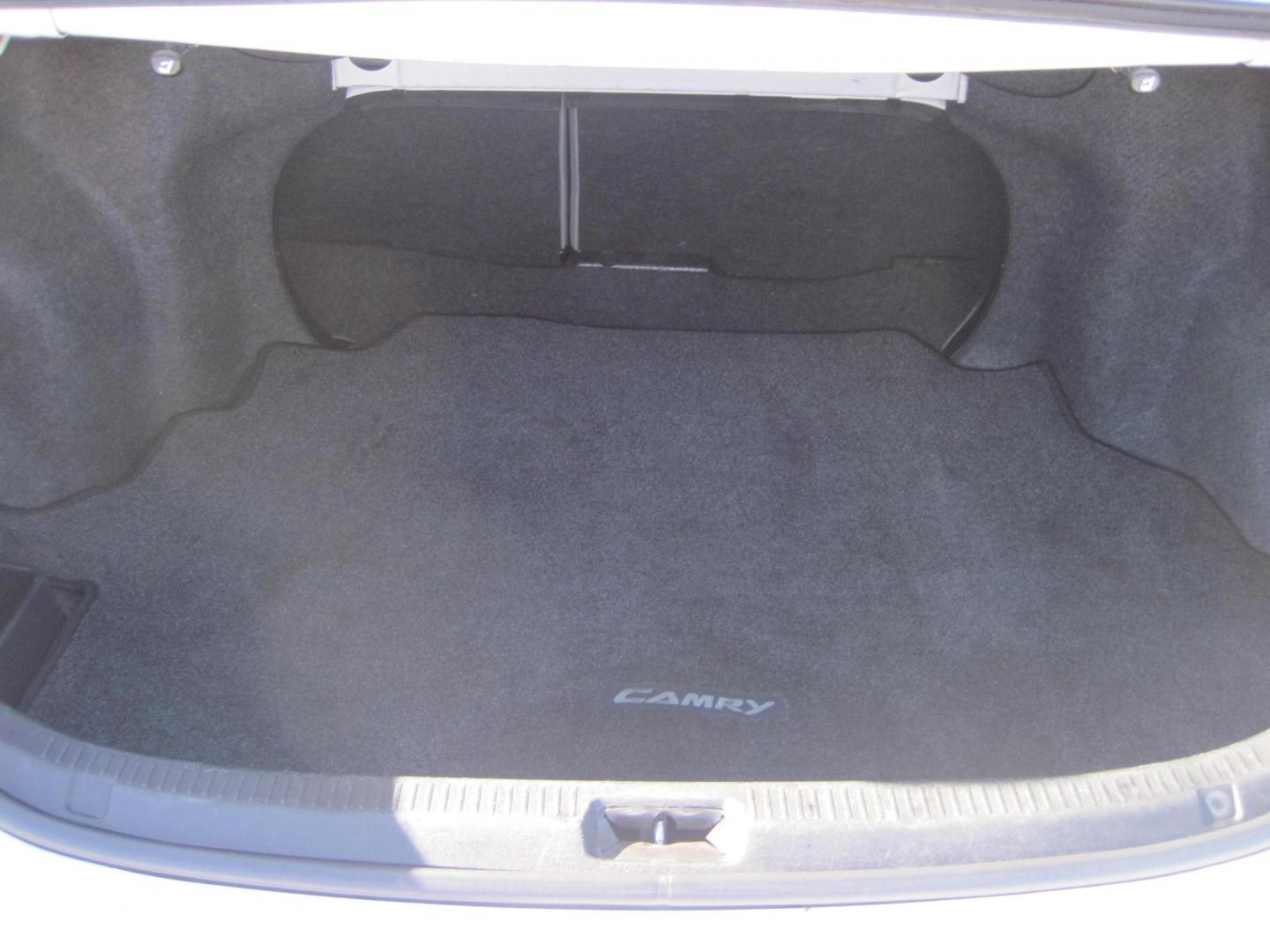 2011 white /black Toyota Camry LE (4T1BF3EK1BU) with an 2.5L L4 DOHC 16V engine, automatic transmission, located at 9530 Old Seward Highway, Anchorage, AK, 99515, (907) 349-3343, 61.134140, -149.865570 - Nice Toyota Camry LE come take a test drive - Photo#6