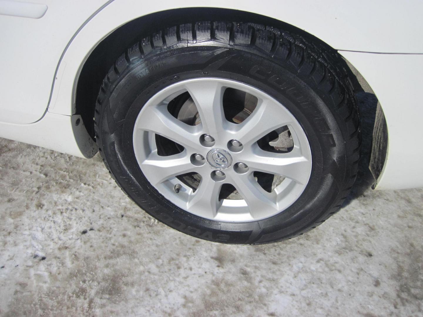 2011 white /black Toyota Camry LE (4T1BF3EK1BU) with an 2.5L L4 DOHC 16V engine, automatic transmission, located at 9530 Old Seward Highway, Anchorage, AK, 99515, (907) 349-3343, 61.134140, -149.865570 - Nice Toyota Camry LE come take a test drive - Photo#7