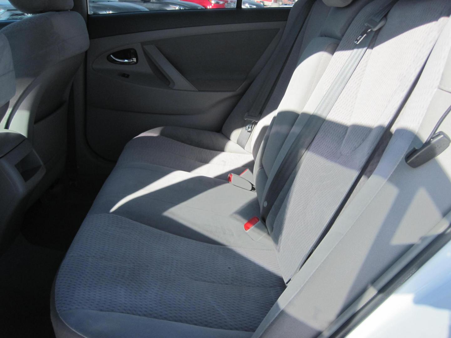 2011 white /black Toyota Camry LE (4T1BF3EK1BU) with an 2.5L L4 DOHC 16V engine, automatic transmission, located at 9530 Old Seward Highway, Anchorage, AK, 99515, (907) 349-3343, 61.134140, -149.865570 - Nice Toyota Camry LE come take a test drive - Photo#8