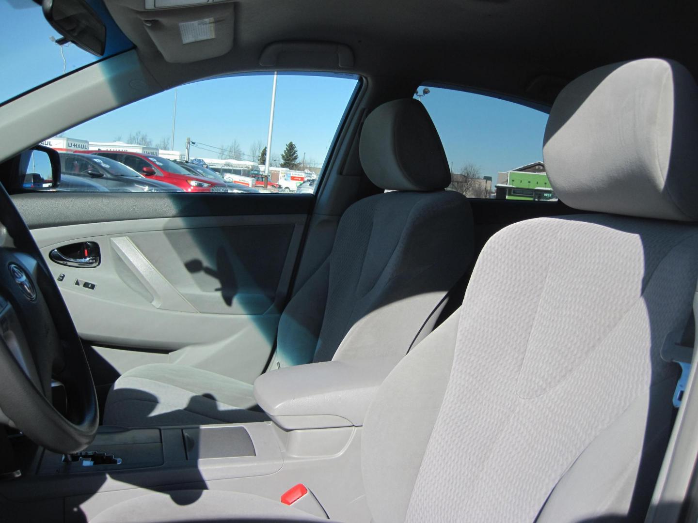 2011 white /black Toyota Camry LE (4T1BF3EK1BU) with an 2.5L L4 DOHC 16V engine, automatic transmission, located at 9530 Old Seward Highway, Anchorage, AK, 99515, (907) 349-3343, 61.134140, -149.865570 - Nice Toyota Camry LE come take a test drive - Photo#11