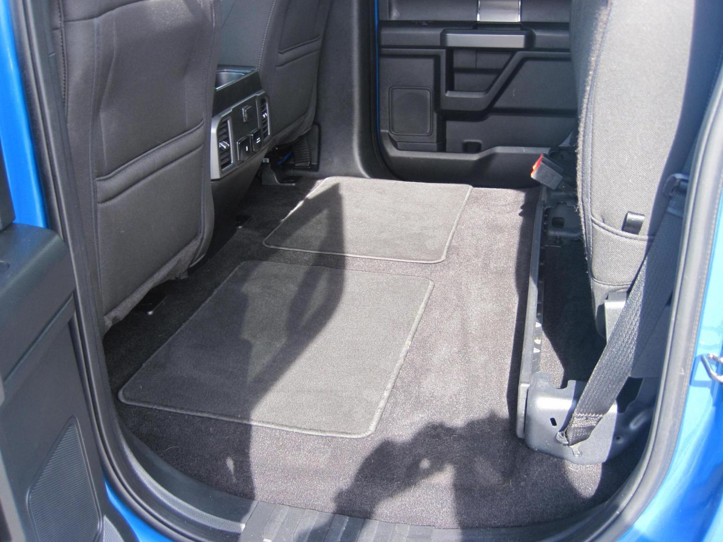 2019 blue /black Ford F-150 XLT SuperCrew 6.5-ft. Bed 4WD (1FTEW1E45KK) with an 3.5L V6 TURBO engine, 6A transmission, located at 9530 Old Seward Highway, Anchorage, AK, 99515, (907) 349-3343, 61.134140, -149.865570 - Low Miles on this 2019 Ford F-150 XLT has a lot of options come take a test drive. - Photo#12