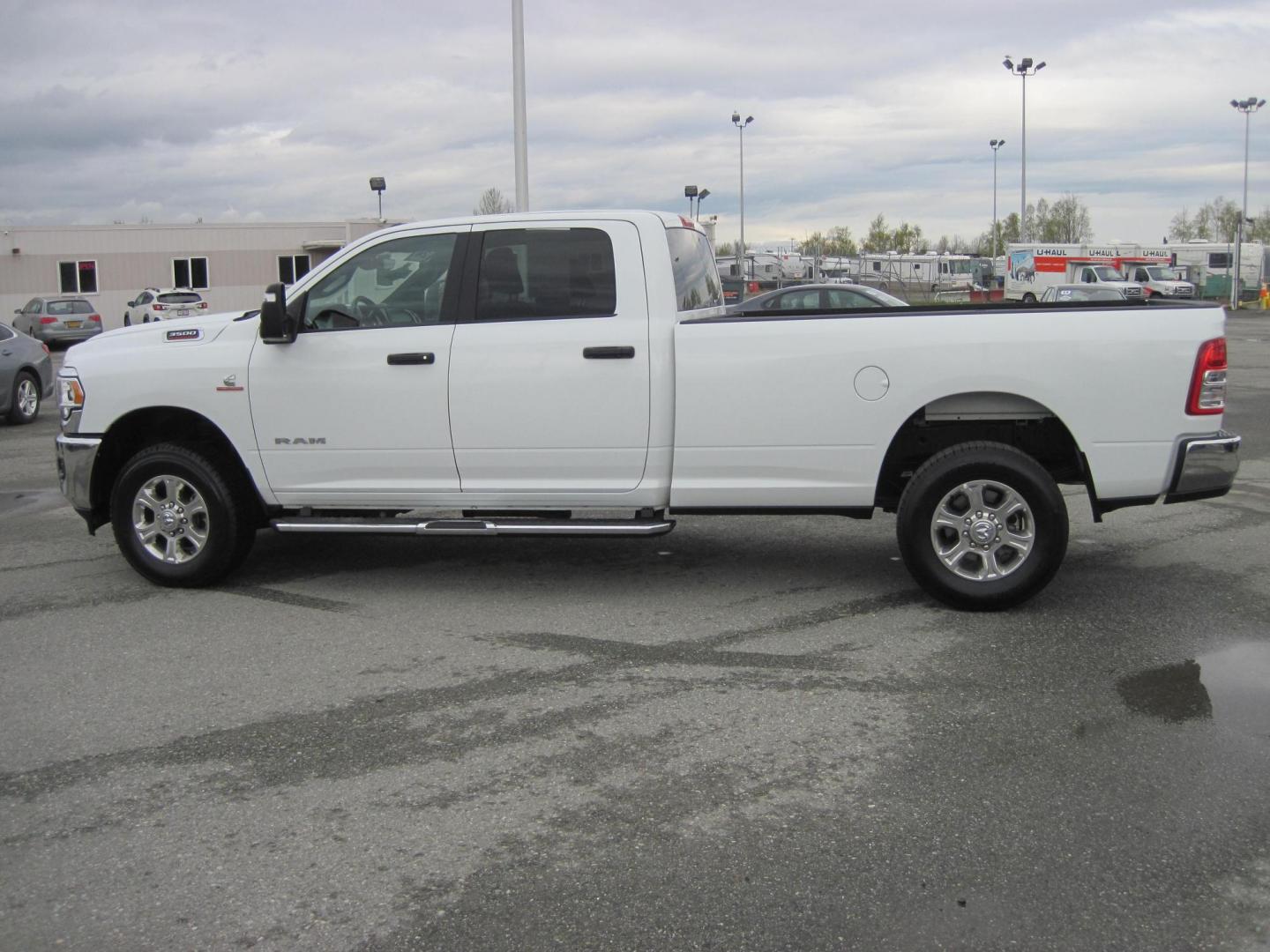 2024 white /gray RAM 3500 Big Horn Crew Cab LWB 4WD (3C63R3HL6RG) with an 6.7L L6 OHV 24V TURBO DIESEL engine, 6A transmission, located at 9530 Old Seward Highway, Anchorage, AK, 99515, (907) 349-3343, 61.134140, -149.865570 - Nice 2024 Ram 3500 Big Horn Long box diesel come take a test drive - Photo#5