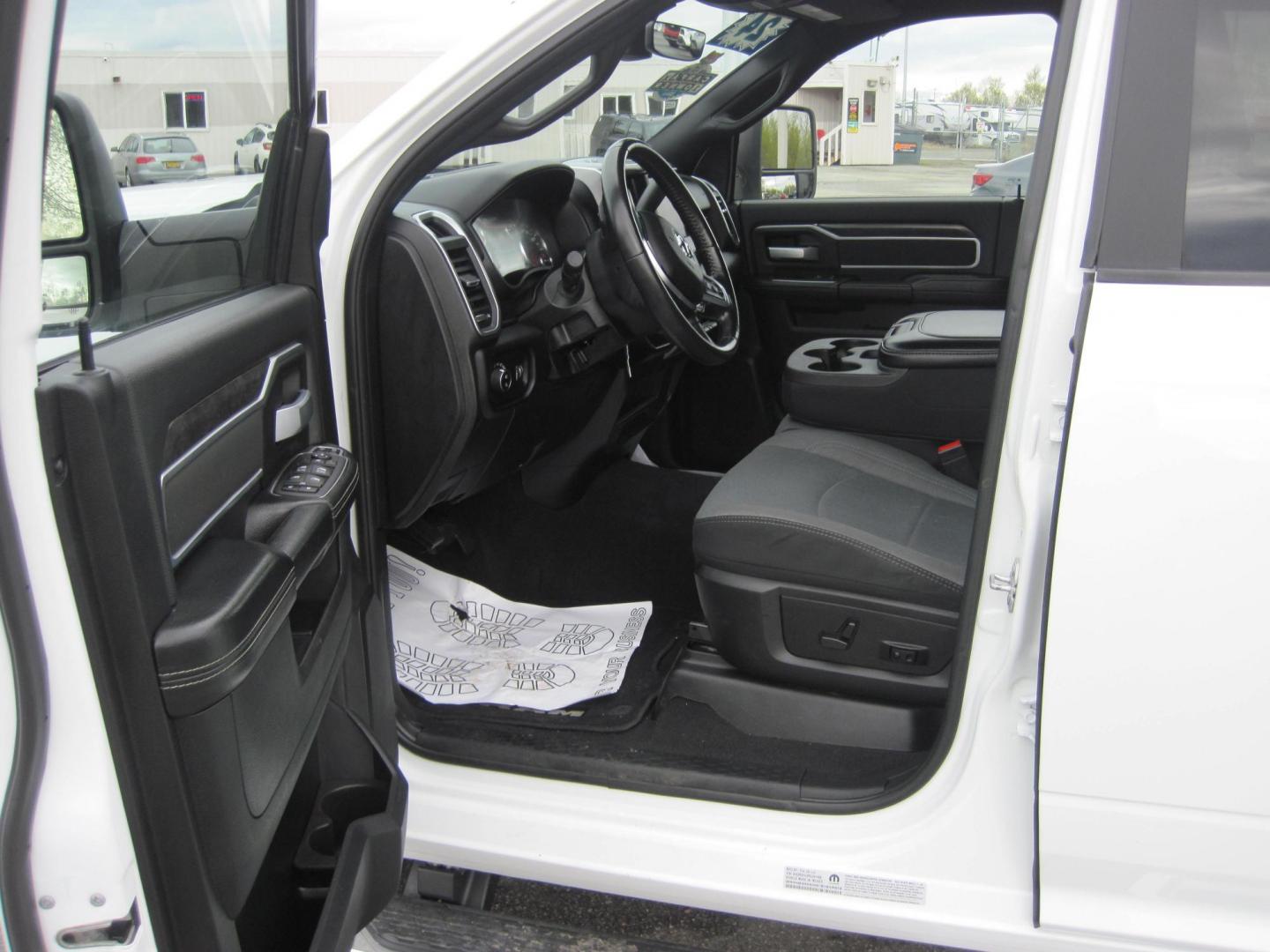 2024 white /gray RAM 3500 Big Horn Crew Cab LWB 4WD (3C63R3HL6RG) with an 6.7L L6 OHV 24V TURBO DIESEL engine, 6A transmission, located at 9530 Old Seward Highway, Anchorage, AK, 99515, (907) 349-3343, 61.134140, -149.865570 - Nice 2024 Ram 3500 Big Horn Long box diesel come take a test drive - Photo#11