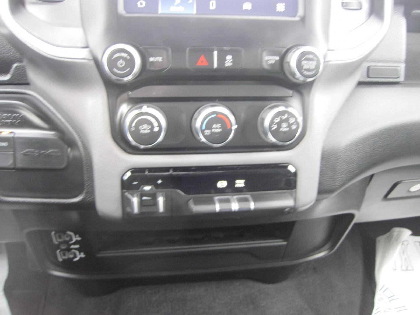 2024 white /gray RAM 3500 Big Horn Crew Cab LWB 4WD (3C63R3HL6RG) with an 6.7L L6 OHV 24V TURBO DIESEL engine, 6A transmission, located at 9530 Old Seward Highway, Anchorage, AK, 99515, (907) 349-3343, 61.134140, -149.865570 - Nice 2024 Ram 3500 Big Horn Long box diesel come take a test drive - Photo#22