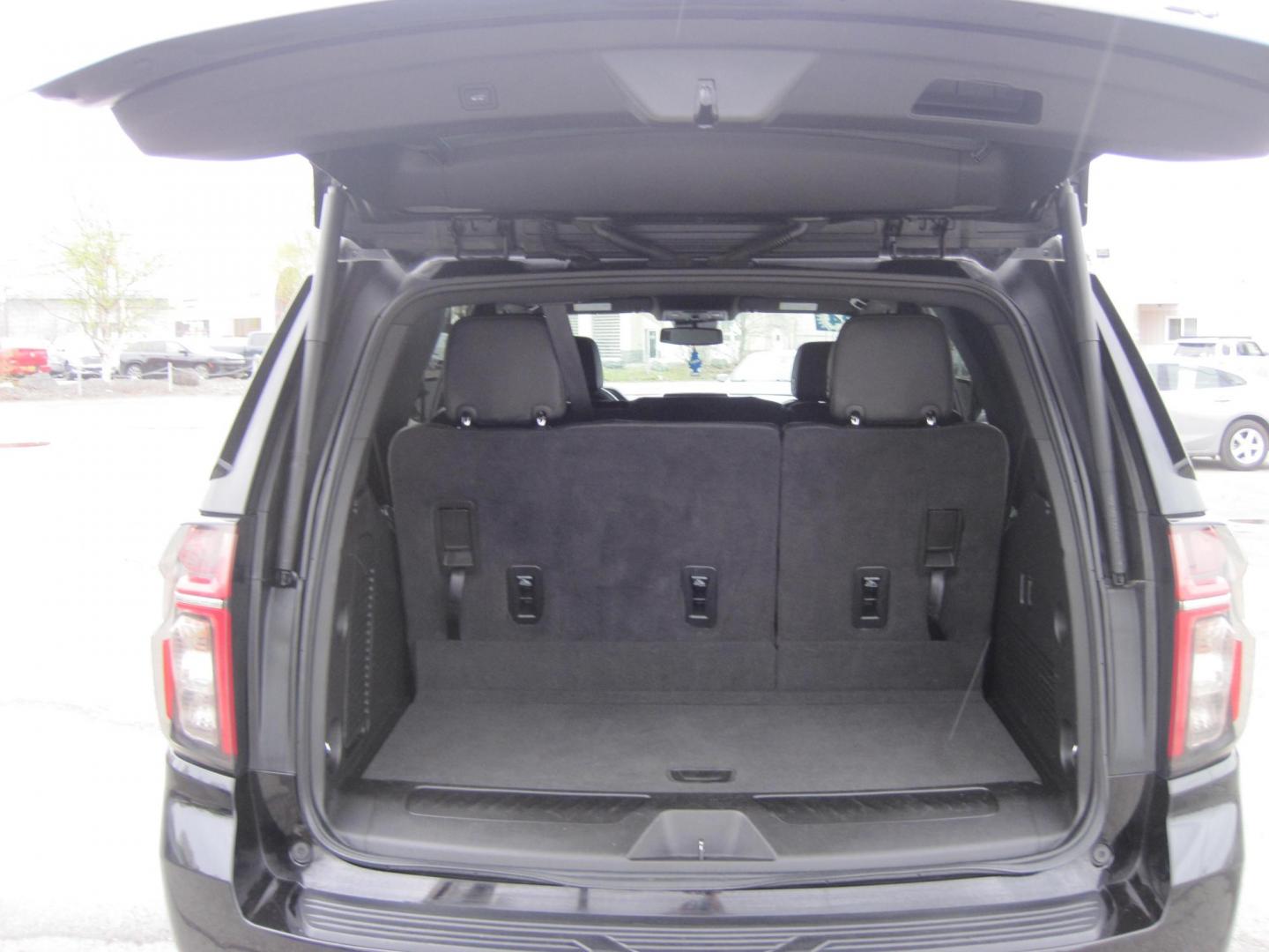 2024 black /black Chevrolet Tahoe LT 4WD (1GNSKNKD1RR) with an 5.3L V8 OHV 16V engine, 10A transmission, located at 9530 Old Seward Highway, Anchorage, AK, 99515, (907) 349-3343, 61.134140, -149.865570 - Nice 2024 Chevrolet Tahoe LT come take a test drive - Photo#4