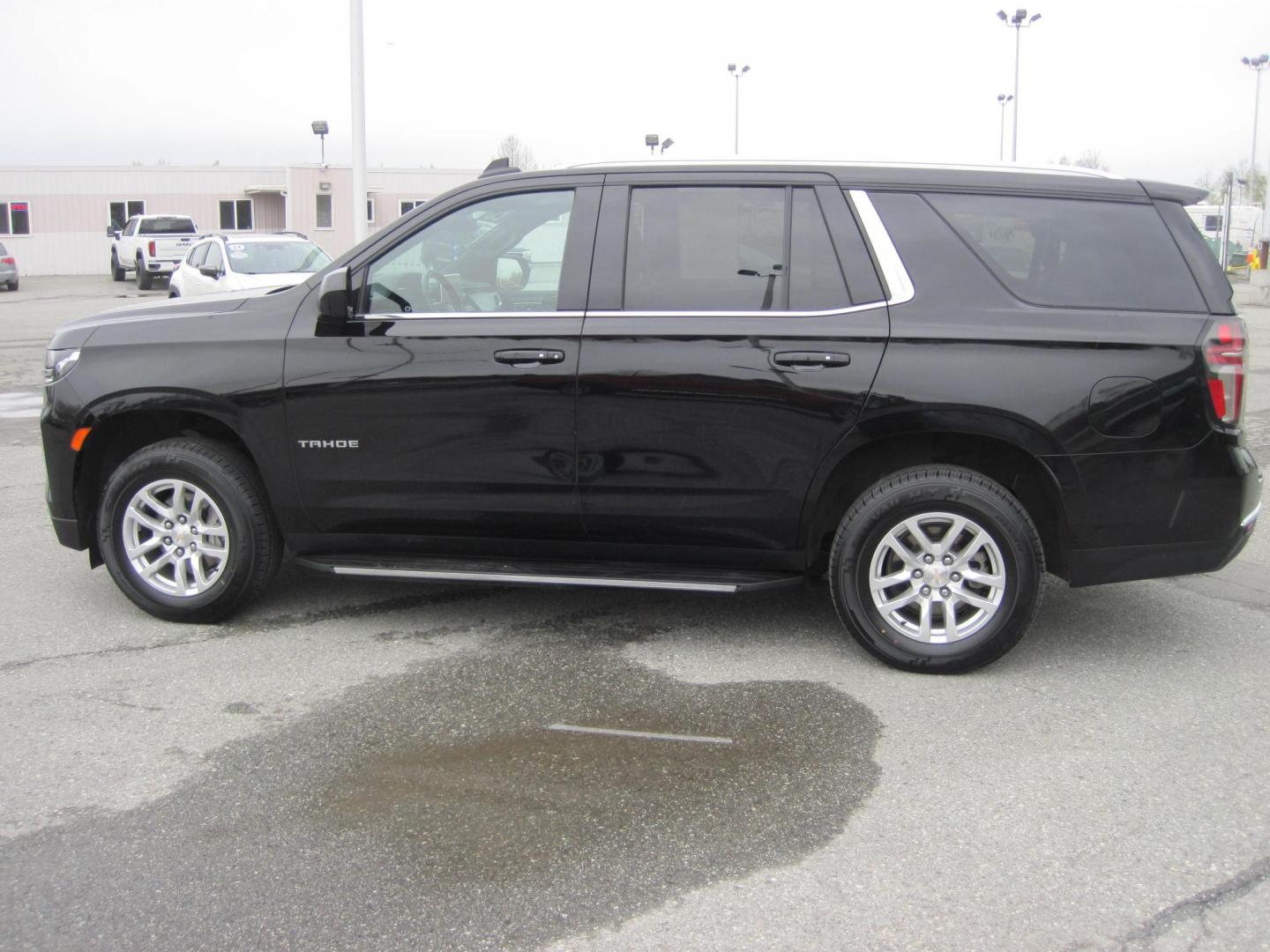 2024 black /black Chevrolet Tahoe LT 4WD (1GNSKNKD1RR) with an 5.3L V8 OHV 16V engine, 10A transmission, located at 9530 Old Seward Highway, Anchorage, AK, 99515, (907) 349-3343, 61.134140, -149.865570 - Nice 2024 Chevrolet Tahoe LT come take a test drive - Photo#7