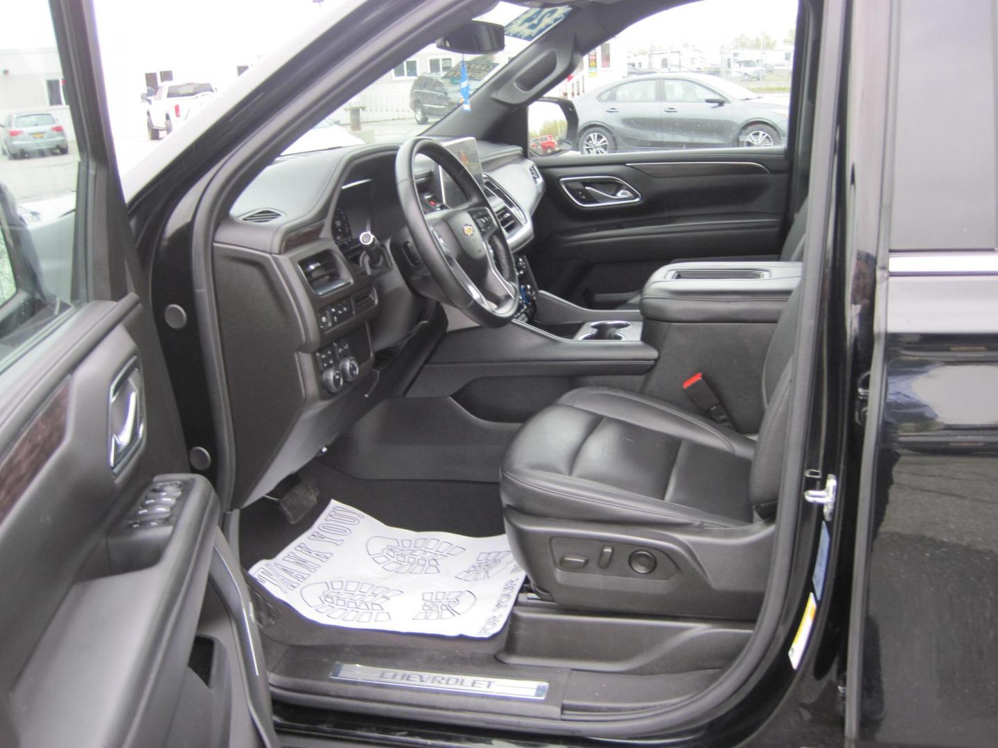 2024 black /black Chevrolet Tahoe LT 4WD (1GNSKNKD1RR) with an 5.3L V8 OHV 16V engine, 10A transmission, located at 9530 Old Seward Highway, Anchorage, AK, 99515, (907) 349-3343, 61.134140, -149.865570 - Nice 2024 Chevrolet Tahoe LT come take a test drive - Photo#13