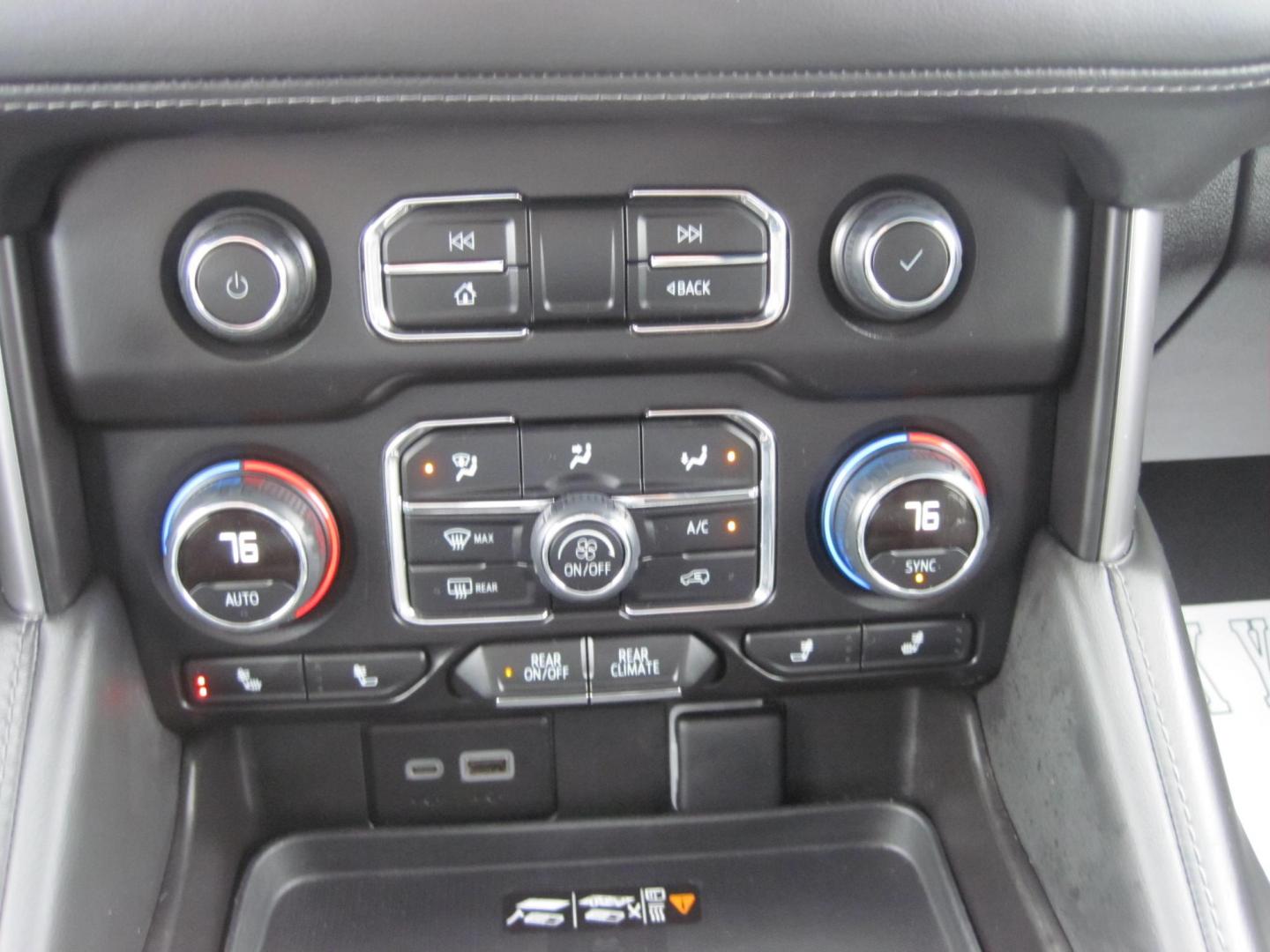 2024 black /black Chevrolet Tahoe LT 4WD (1GNSKNKD1RR) with an 5.3L V8 OHV 16V engine, 10A transmission, located at 9530 Old Seward Highway, Anchorage, AK, 99515, (907) 349-3343, 61.134140, -149.865570 - Nice 2024 Chevrolet Tahoe LT come take a test drive - Photo#21