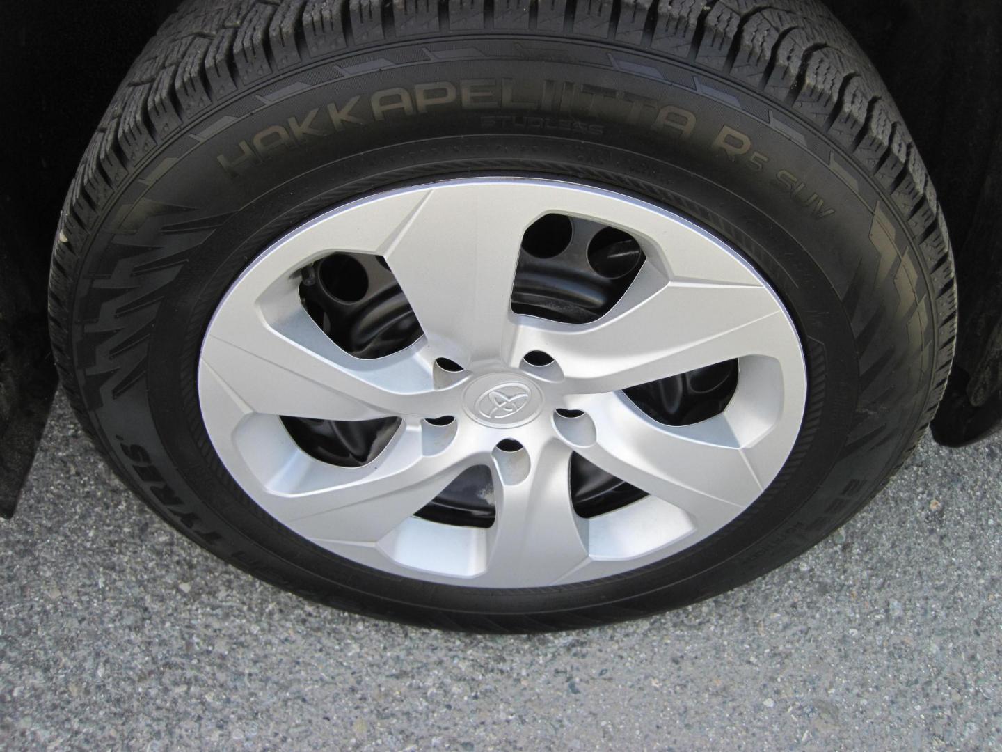 2024 white /gray Toyota RAV4 LE AWD (2T3G1RFV6RC) with an 2.5L L4 DOHC 16V engine, 8A transmission, located at 9530 Old Seward Highway, Anchorage, AK, 99515, (907) 349-3343, 61.134140, -149.865570 - Low Miles on this 2024 Toyota Rav4 come take a test drive. - Photo#6