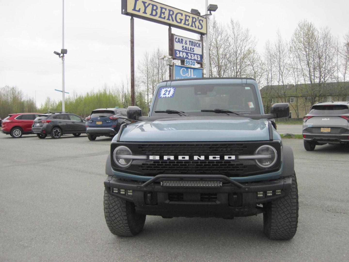 2021 blue /black Ford Bronco Advanced 4-Door (1FMEE5DP1ML) with an 2.7L V6 DOHC 24V engine, 7M transmission, located at 9530 Old Seward Highway, Anchorage, AK, 99515, (907) 349-3343, 61.134140, -149.865570 - Low Miles on this 2021 Ford Bronco Wildtrak package come take a test drive. - Photo#2