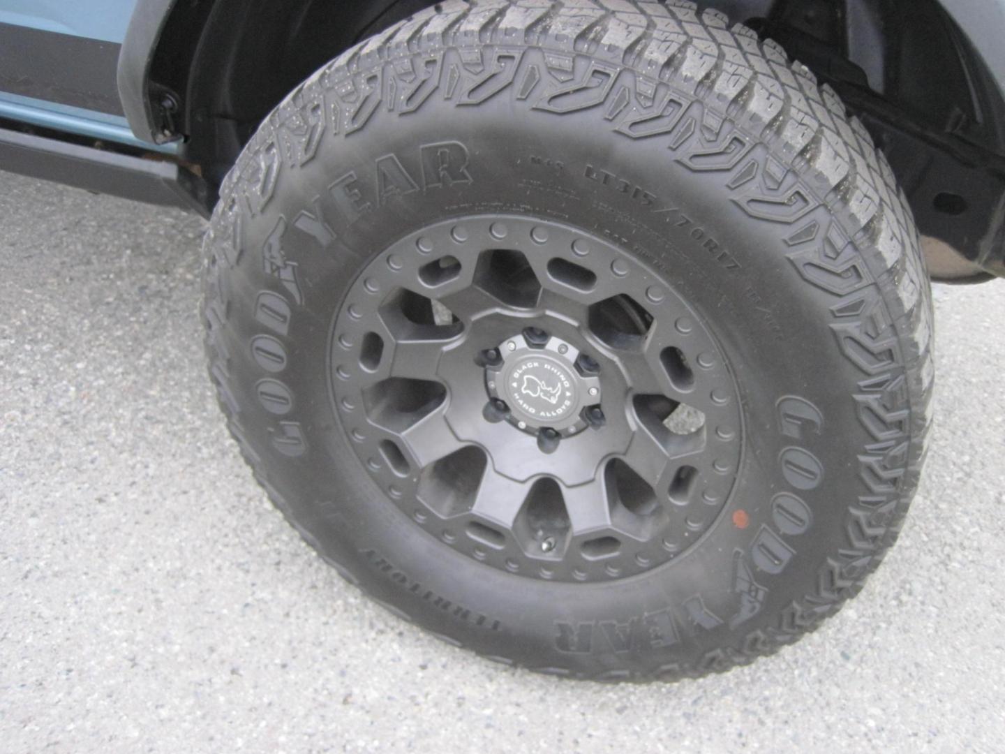 2021 blue /black Ford Bronco Advanced 4-Door (1FMEE5DP1ML) with an 2.7L V6 DOHC 24V engine, 7M transmission, located at 9530 Old Seward Highway, Anchorage, AK, 99515, (907) 349-3343, 61.134140, -149.865570 - Low Miles on this 2021 Ford Bronco Wildtrak package come take a test drive. - Photo#7