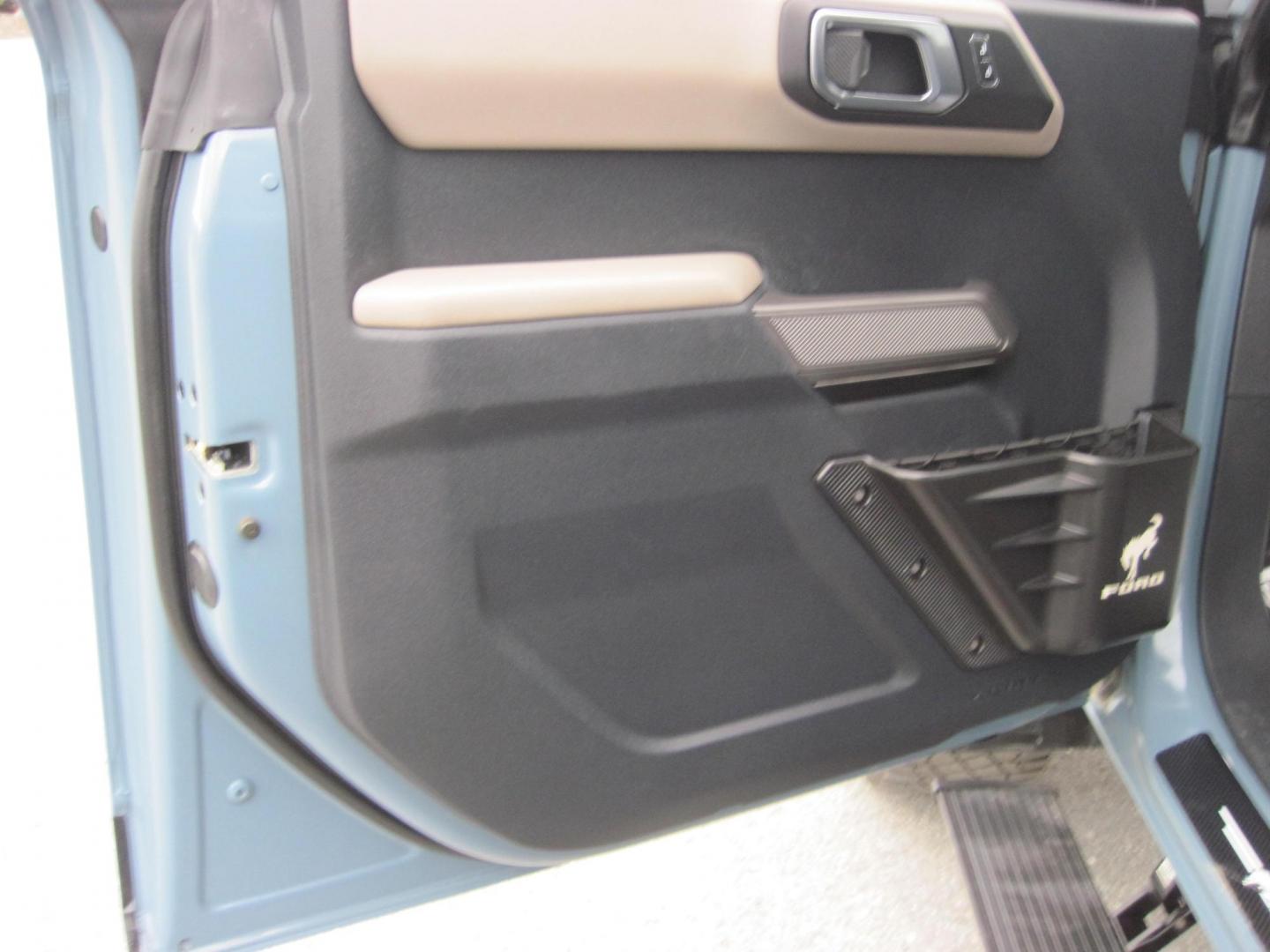 2021 blue /black Ford Bronco Advanced 4-Door (1FMEE5DP1ML) with an 2.7L V6 DOHC 24V engine, 7M transmission, located at 9530 Old Seward Highway, Anchorage, AK, 99515, (907) 349-3343, 61.134140, -149.865570 - Low Miles on this 2021 Ford Bronco Wildtrak package come take a test drive. - Photo#11