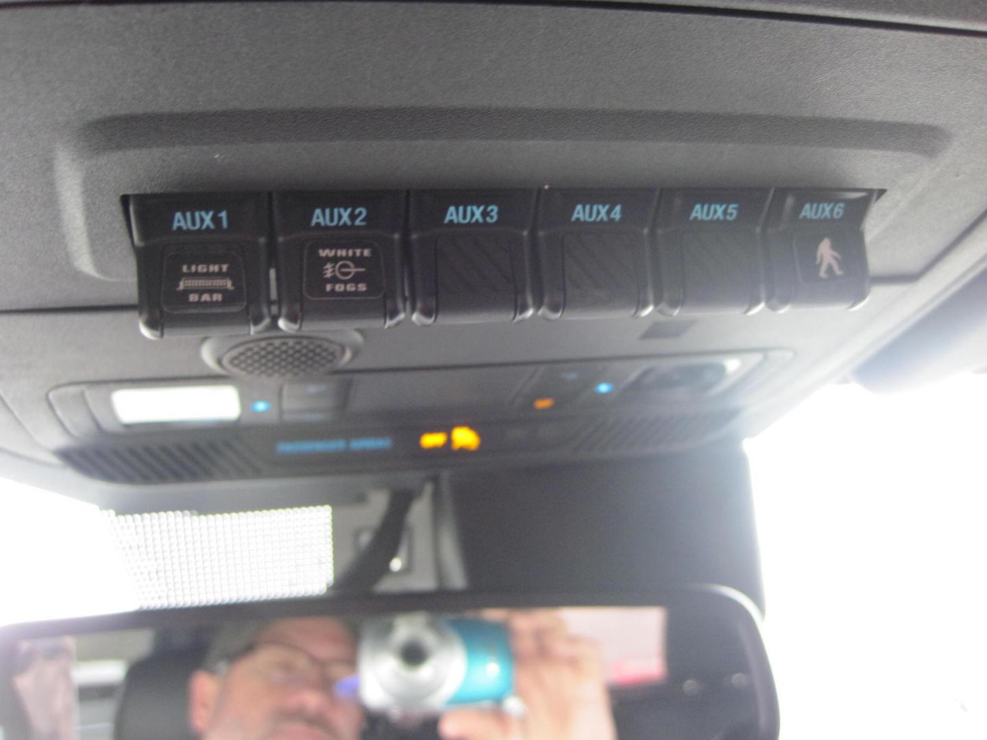 2021 blue /black Ford Bronco Advanced 4-Door (1FMEE5DP1ML) with an 2.7L V6 DOHC 24V engine, 7M transmission, located at 9530 Old Seward Highway, Anchorage, AK, 99515, (907) 349-3343, 61.134140, -149.865570 - Low Miles on this 2021 Ford Bronco Wildtrak package come take a test drive. - Photo#19