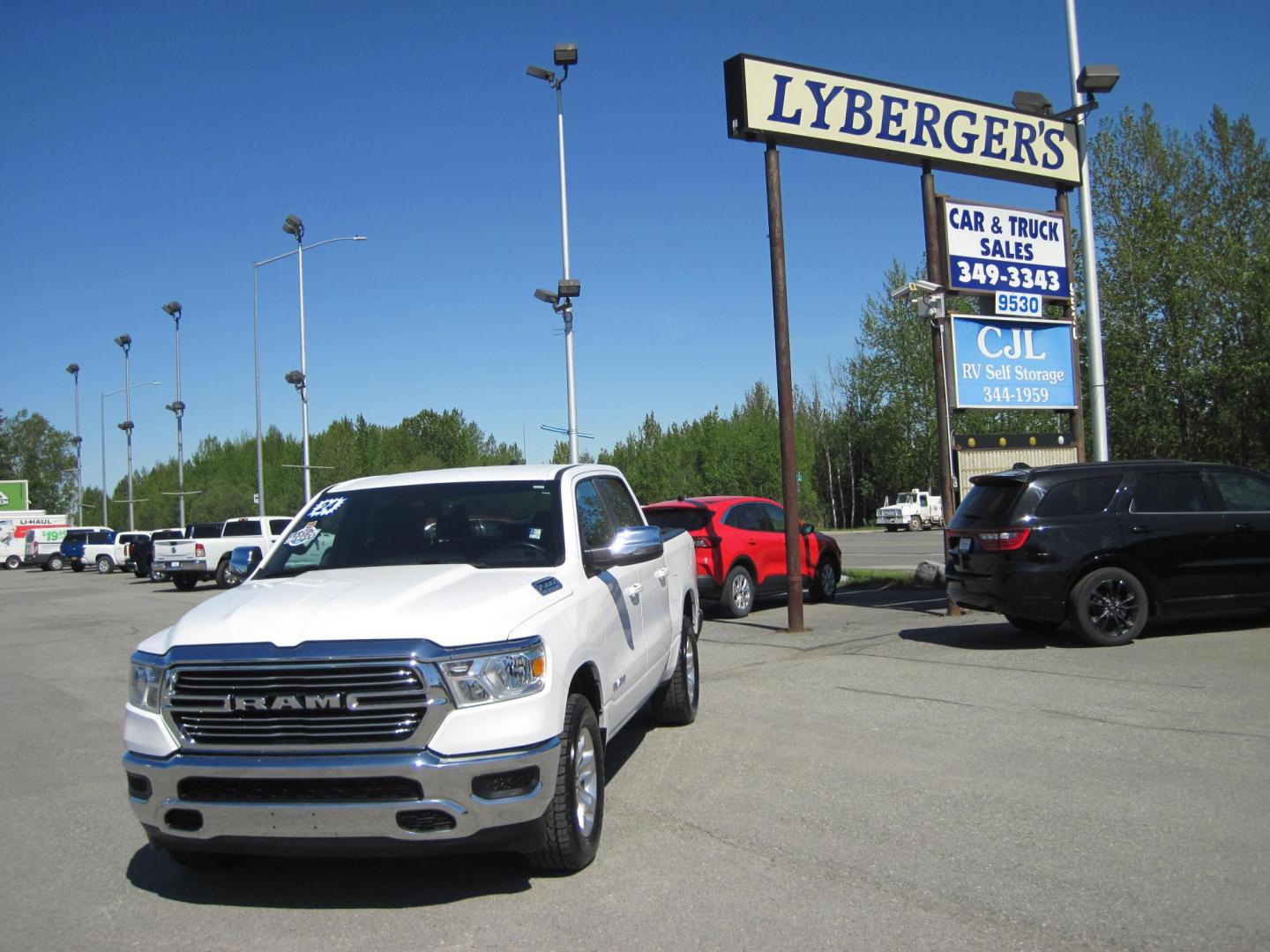 2024 white /black RAM 1500 Laramie Crew Cab SWB 4WD (1C6SRFJT5RN) with an 5.7L V8 OHV 16V engine, 8A transmission, located at 9530 Old Seward Highway, Anchorage, AK, 99515, (907) 349-3343, 61.134140, -149.865570 - Nice 2024 Ram 1500 Laramie 4x4 come take a test drive - Photo#0
