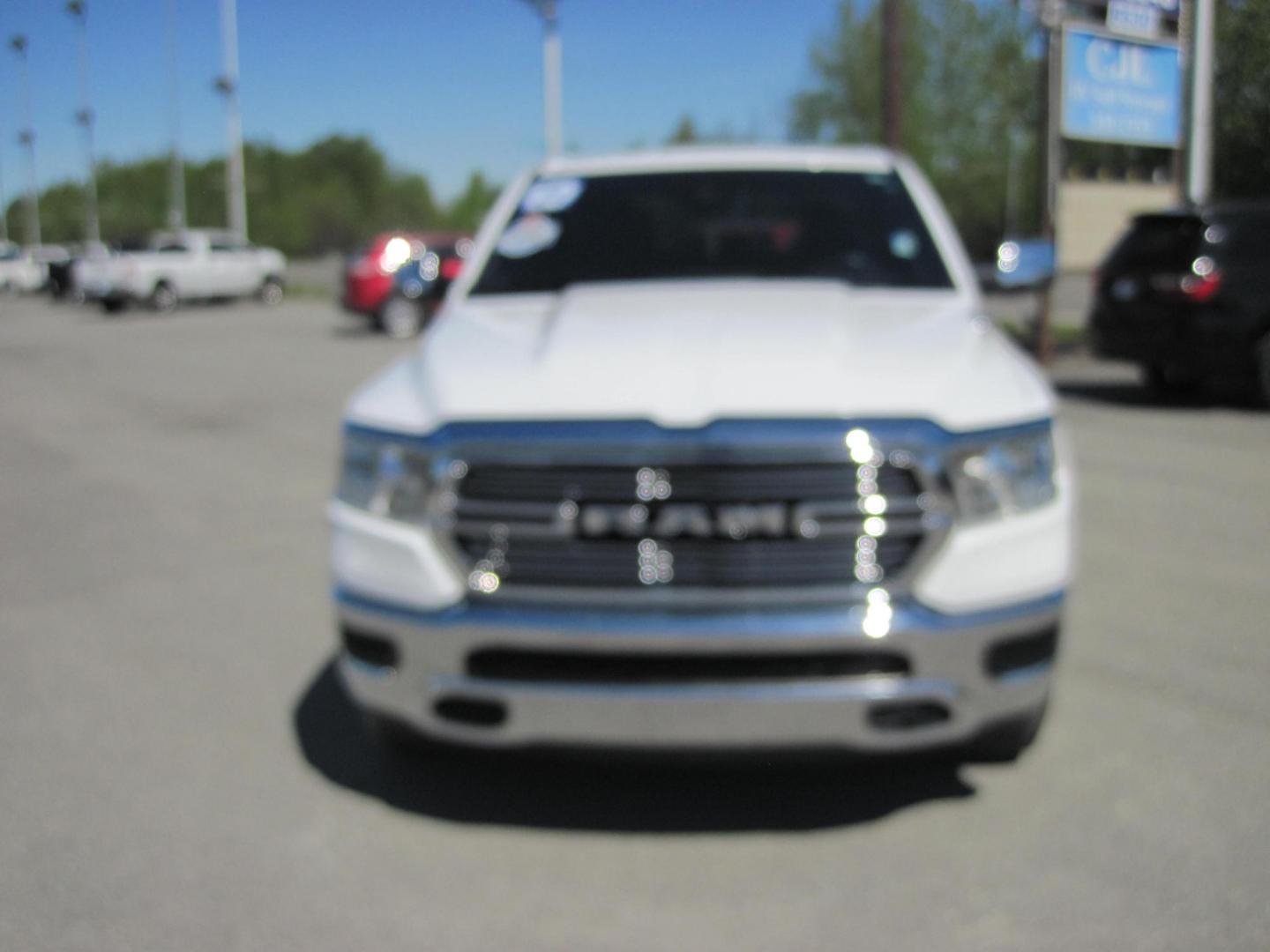 2024 white /black RAM 1500 Laramie Crew Cab SWB 4WD (1C6SRFJT5RN) with an 5.7L V8 OHV 16V engine, 8A transmission, located at 9530 Old Seward Highway, Anchorage, AK, 99515, (907) 349-3343, 61.134140, -149.865570 - Nice 2024 Ram 1500 Laramie 4x4 come take a test drive - Photo#2