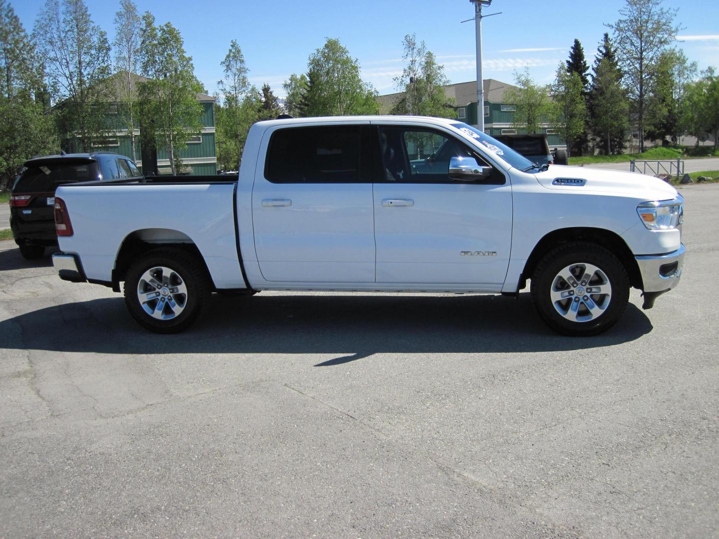 2024 white /black RAM 1500 Laramie Crew Cab SWB 4WD (1C6SRFJT5RN) with an 5.7L V8 OHV 16V engine, 8A transmission, located at 9530 Old Seward Highway, Anchorage, AK, 99515, (907) 349-3343, 61.134140, -149.865570 - Nice 2024 Ram 1500 Laramie 4x4 come take a test drive - Photo#4
