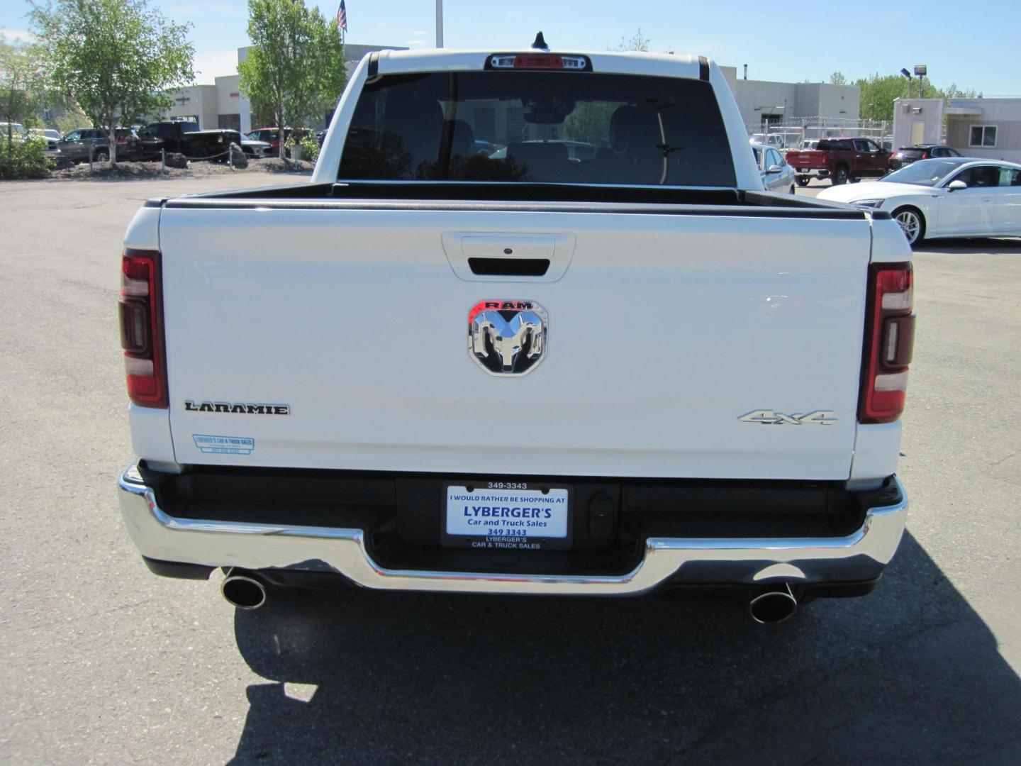 2024 white /black RAM 1500 Laramie Crew Cab SWB 4WD (1C6SRFJT5RN) with an 5.7L V8 OHV 16V engine, 8A transmission, located at 9530 Old Seward Highway, Anchorage, AK, 99515, (907) 349-3343, 61.134140, -149.865570 - Nice 2024 Ram 1500 Laramie 4x4 come take a test drive - Photo#5