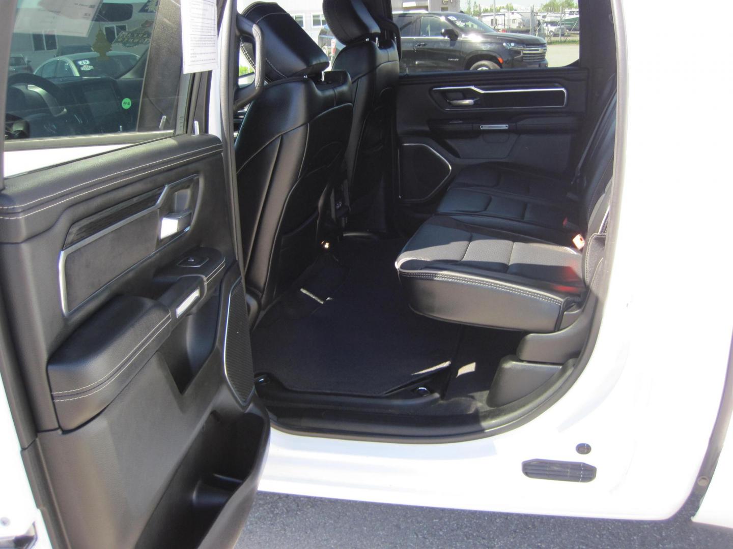 2024 white /black RAM 1500 Laramie Crew Cab SWB 4WD (1C6SRFJT5RN) with an 5.7L V8 OHV 16V engine, 8A transmission, located at 9530 Old Seward Highway, Anchorage, AK, 99515, (907) 349-3343, 61.134140, -149.865570 - Nice 2024 Ram 1500 Laramie 4x4 come take a test drive - Photo#9