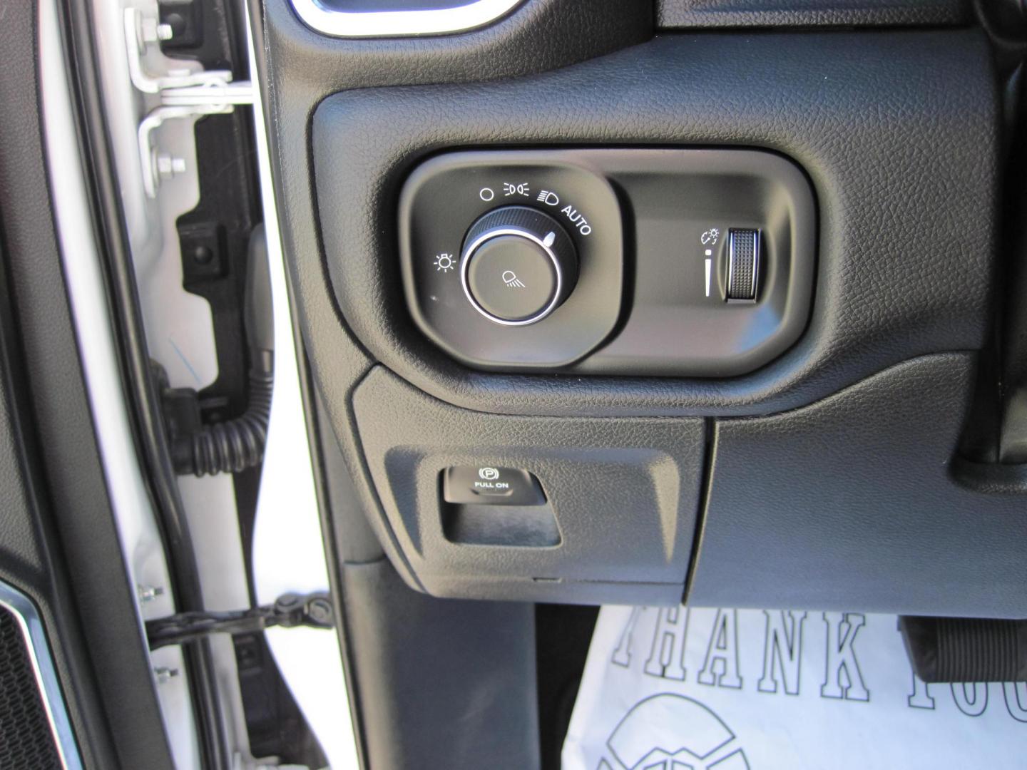 2024 white /black RAM 1500 Laramie Crew Cab SWB 4WD (1C6SRFJT5RN) with an 5.7L V8 OHV 16V engine, 8A transmission, located at 9530 Old Seward Highway, Anchorage, AK, 99515, (907) 349-3343, 61.134140, -149.865570 - Nice 2024 Ram 1500 Laramie 4x4 come take a test drive - Photo#16