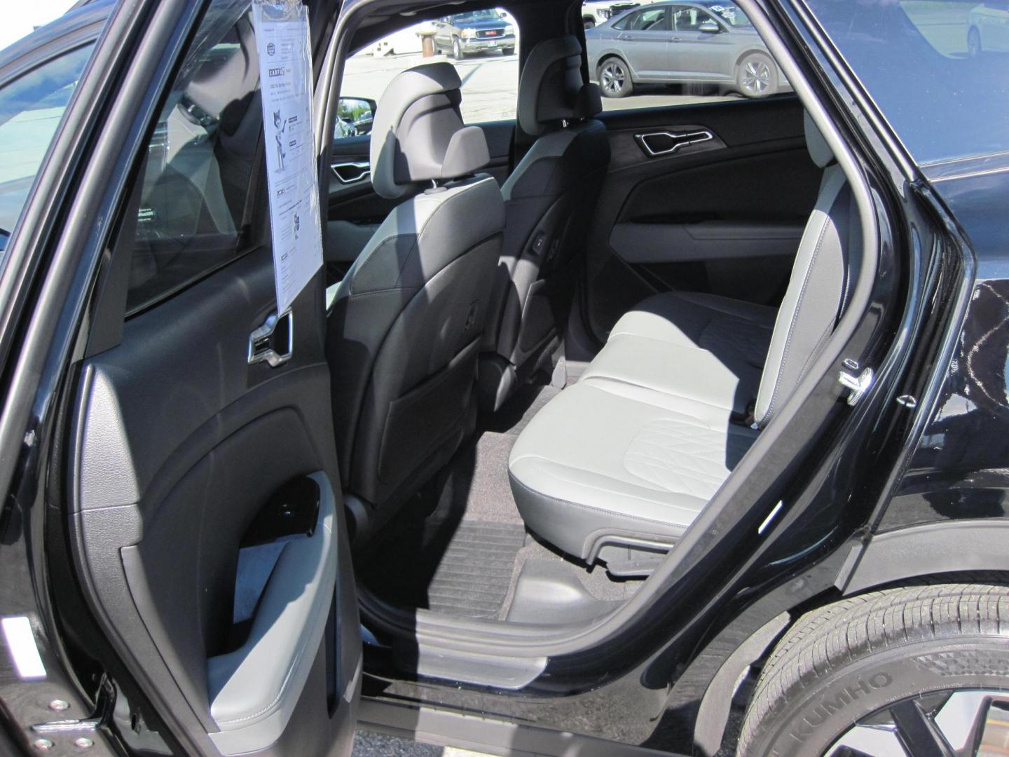 2023 black /black Kia Sportage X Line AWD (5XYK6CAF7PG) with an 2.4L V6 DOHC 24V engine, 6A transmission, located at 9530 Old Seward Highway, Anchorage, AK, 99515, (907) 349-3343, 61.134140, -149.865570 - Low Miles on this 2023 Kia Sportage X-Line come take a test drive- Photo#10