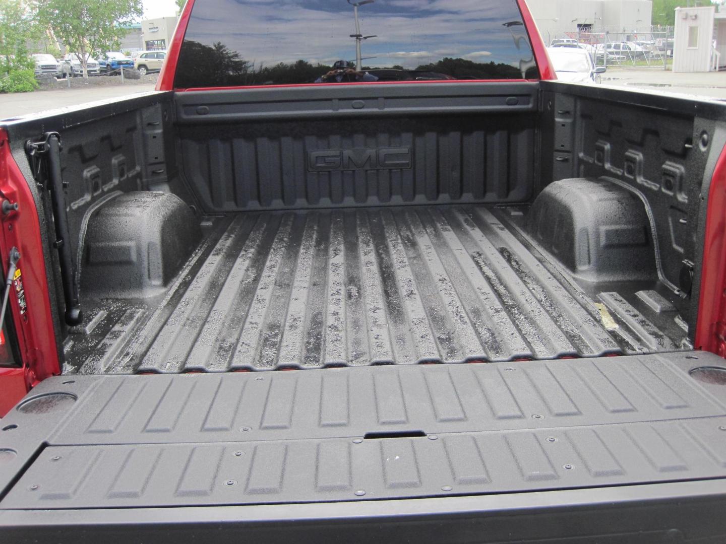 2024 red /black GMC Sierra 1500 Elevation Crew Cab 4WD (3GTPUCEK3RG) with an 2.7L L4 DOHC 16V TURBO engine, 6A transmission, located at 9530 Old Seward Highway, Anchorage, AK, 99515, (907) 349-3343, 61.134140, -149.865570 - Low miles on this 2024 GMC Sierra 1500 come take a test drive - Photo#12
