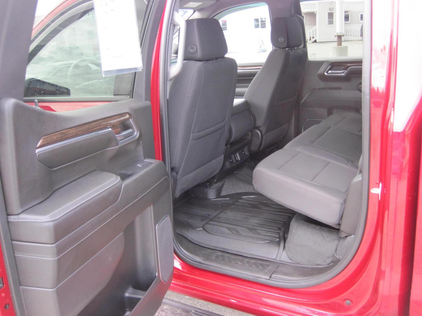 2024 red /black GMC Sierra 1500 Elevation Crew Cab 4WD (3GTPUCEK3RG) with an 2.7L L4 DOHC 16V TURBO engine, 6A transmission, located at 9530 Old Seward Highway, Anchorage, AK, 99515, (907) 349-3343, 61.134140, -149.865570 - Low miles on this 2024 GMC Sierra 1500 come take a test drive - Photo#15