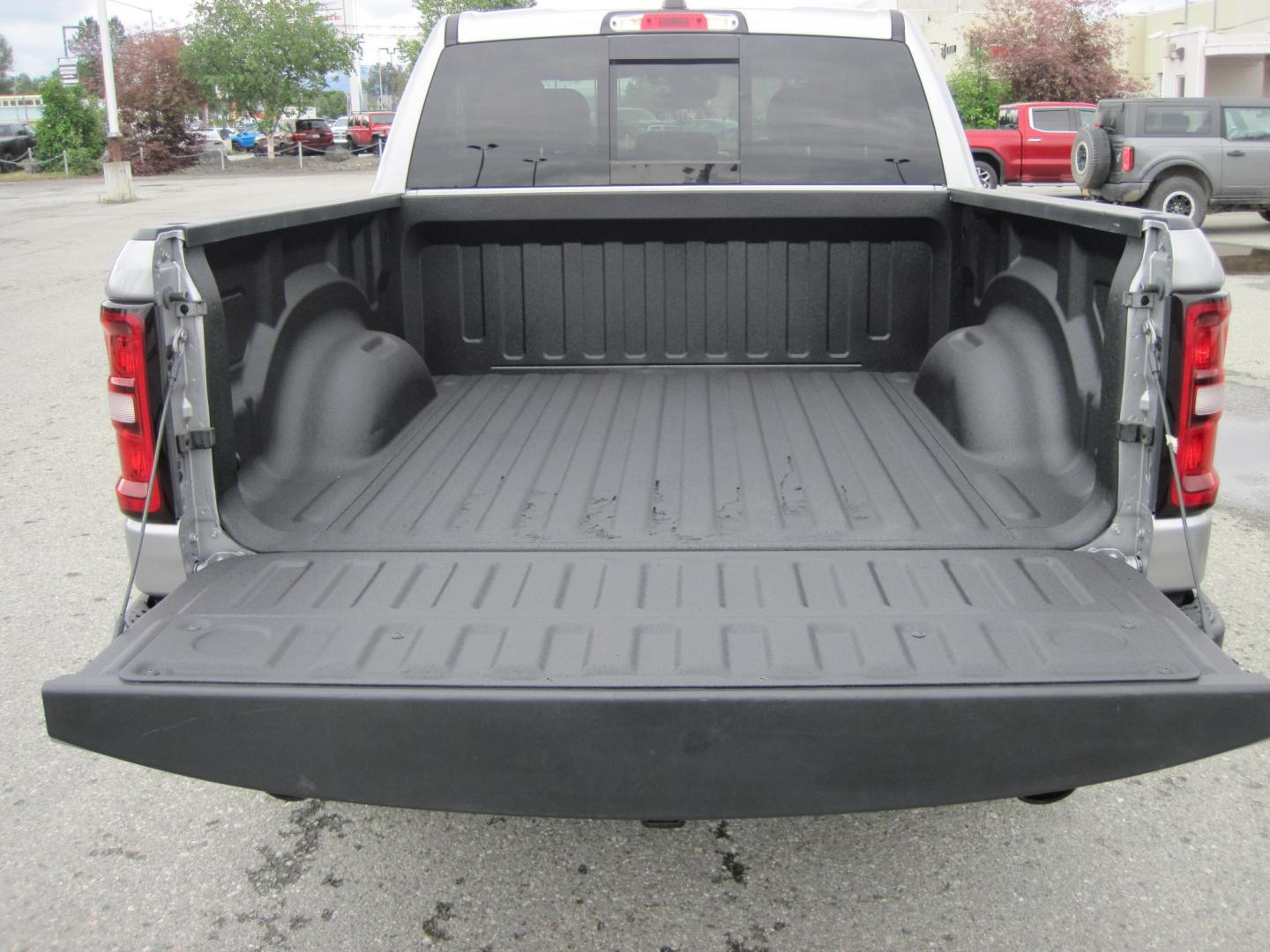 2025 silver /black RAM 1500 Rebel Crew Cab SB 4WD (1C6SRFLPXSN) with an 3.0L V6 DOHC 24V TURBO engine, automatic transmission, located at 9530 Old Seward Highway, Anchorage, AK, 99515, (907) 349-3343, 61.134140, -149.865570 - 2025 Ram 1500 Rebel, 4wd come take a test drive.- Photo#7