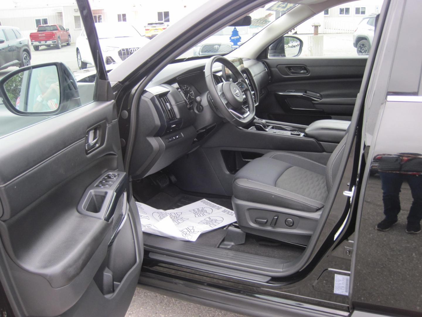 2025 black /black Nissan Pathfinder SV 4WD (5N1DR3BC0SC) with an 3.5L V6 DOHC 24V engine, CVT transmission, located at 9530 Old Seward Highway, Anchorage, AK, 99515, (907) 349-3343, 61.134140, -149.865570 - Nice 2025 Nissan Pathfinder come take a test drive- Photo#14
