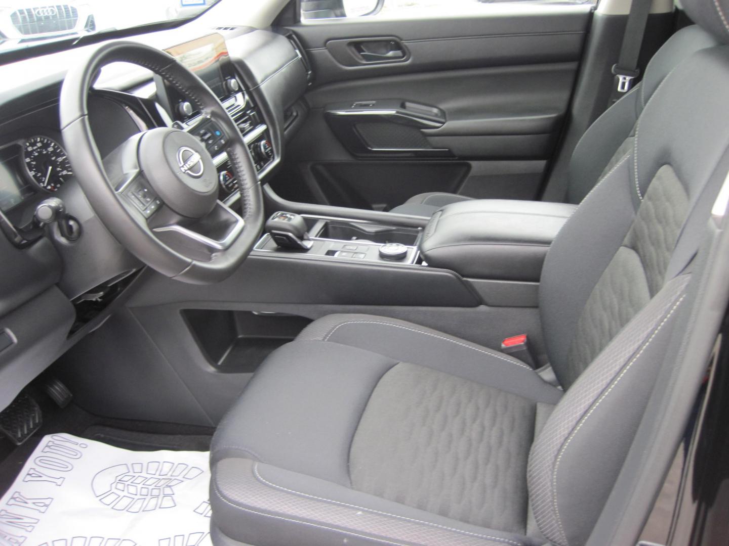2025 black /black Nissan Pathfinder SV 4WD (5N1DR3BC0SC) with an 3.5L V6 DOHC 24V engine, CVT transmission, located at 9530 Old Seward Highway, Anchorage, AK, 99515, (907) 349-3343, 61.134140, -149.865570 - Nice 2025 Nissan Pathfinder come take a test drive- Photo#15