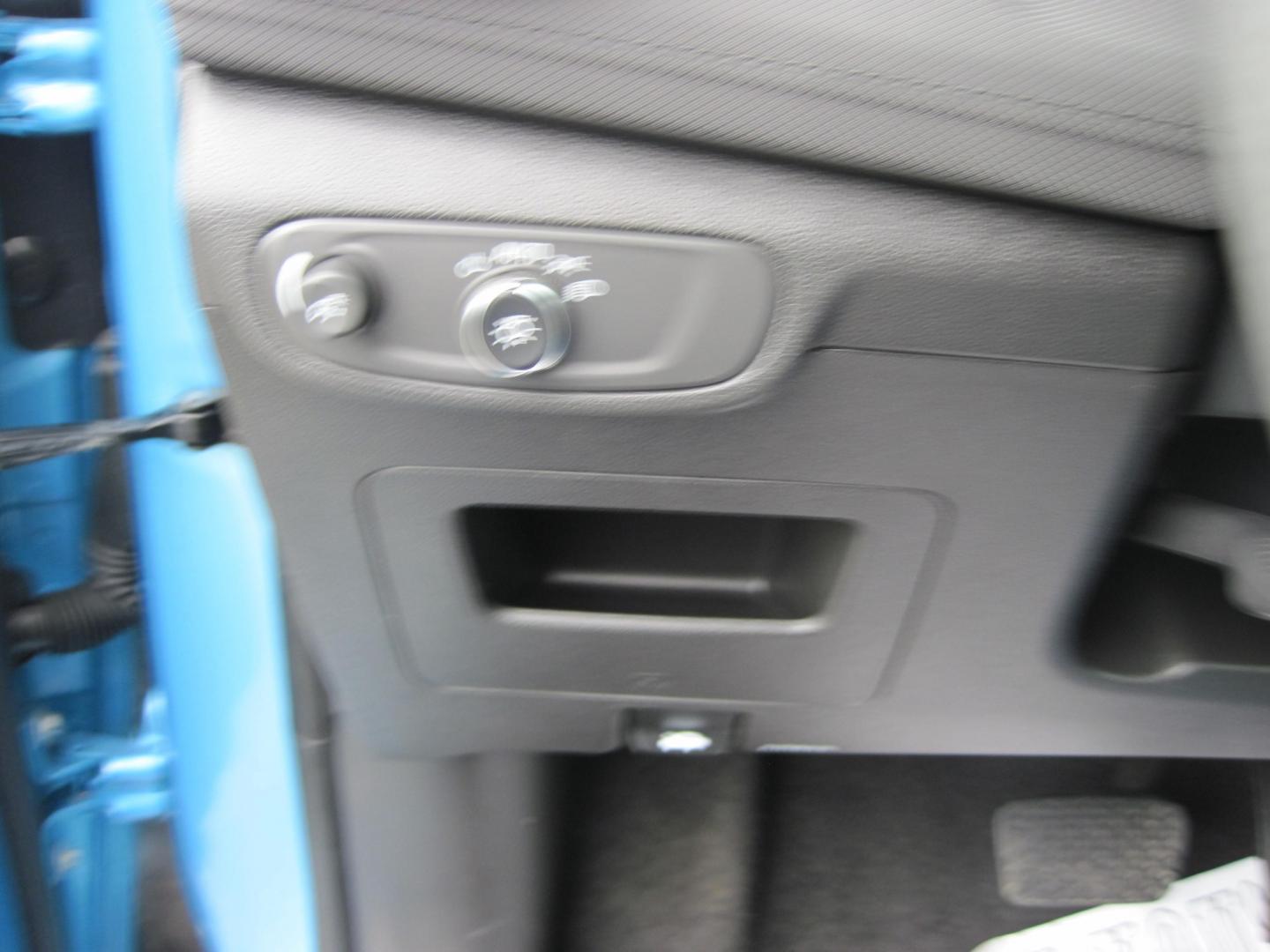 2025 blue /black Chevrolet Trailblazer LT AWD (KL79MRSL2SB) with an 1.3L L3 DOHC 12V engine, AUTOMATIC transmission, located at 9530 Old Seward Highway, Anchorage, AK, 99515, (907) 349-3343, 61.134140, -149.865570 - Nice 2025 Chevrolet Trailblazer, come take a test drive- Photo#12