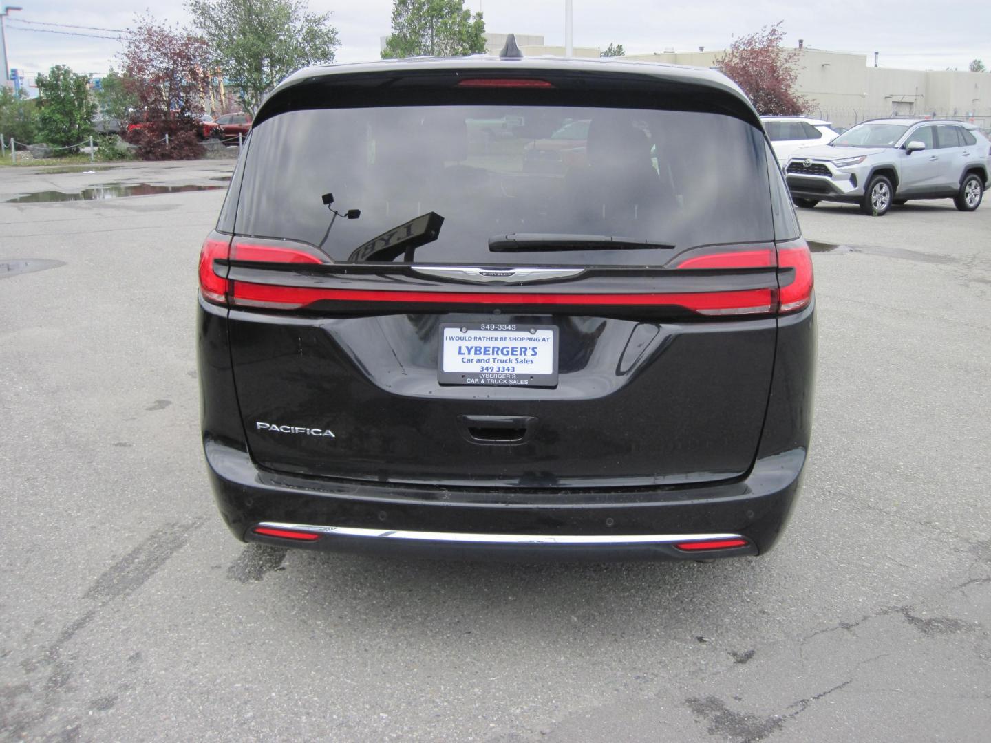 2024 black /black Chrysler Pacifica Touring L (2C4RC1BG2RR) with an 3.6L V6 DOHC 24V engine, AUTOMATIC transmission, located at 9530 Old Seward Highway, Anchorage, AK, 99515, (907) 349-3343, 61.134140, -149.865570- Photo#6